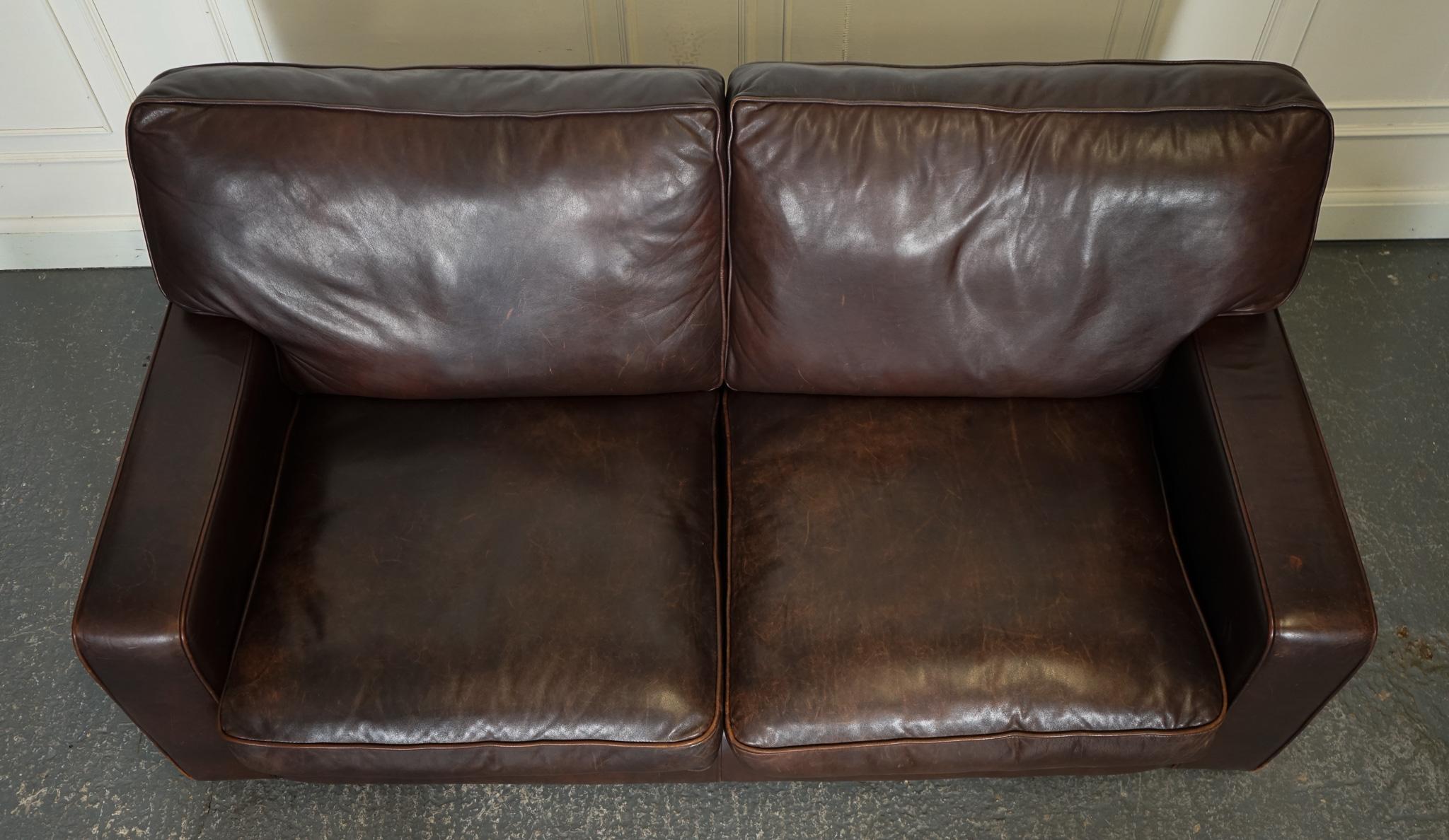 SOFÁ DE DOS A TRES PLAZAS EN CUERO MARRÓN DISTRESSED ViNTAGE Cuero en venta