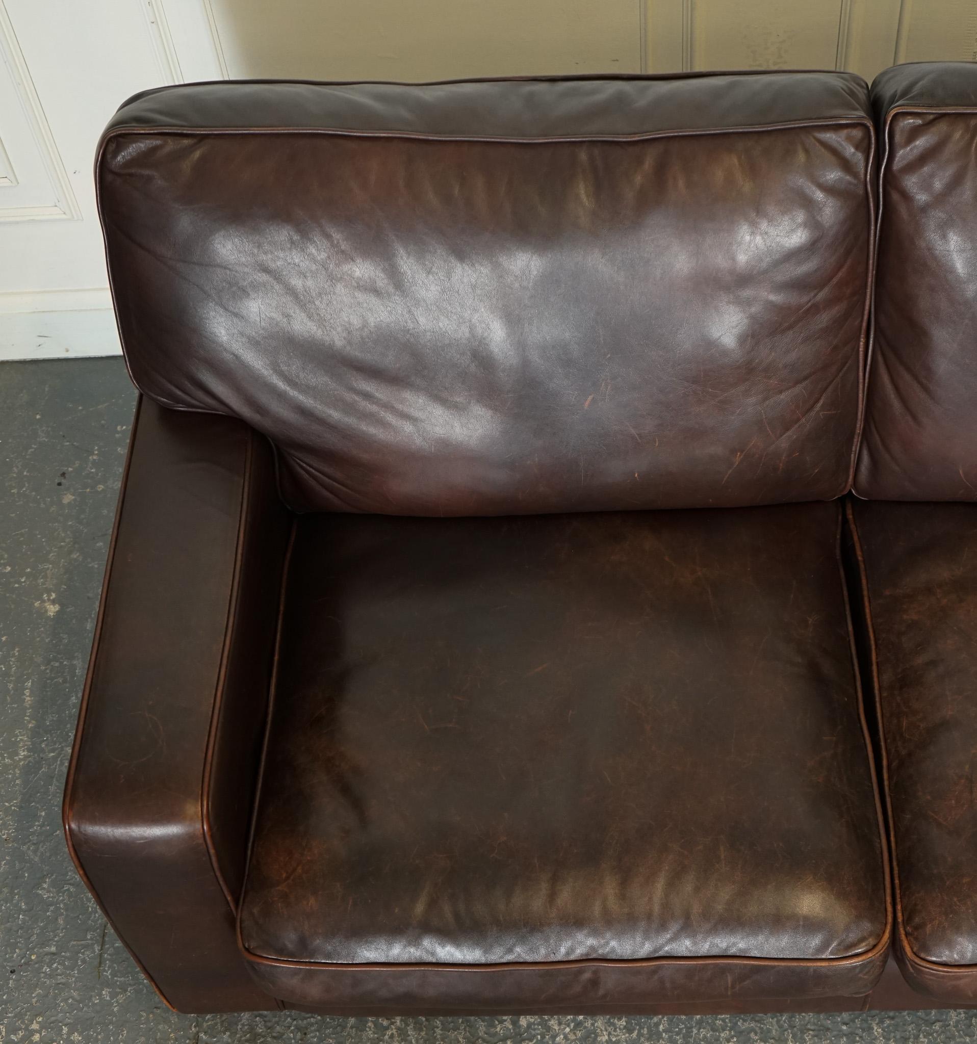 SOFÁ DE DOS A TRES PLAZAS EN CUERO MARRÓN DISTRESSED ViNTAGE en venta 1