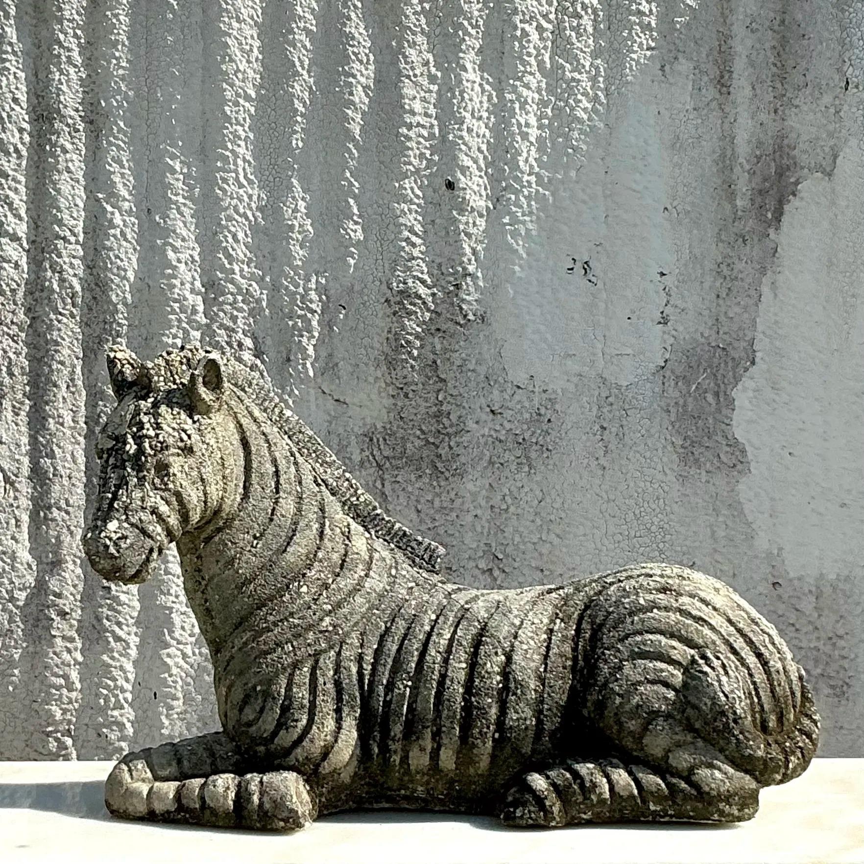 Zebra vintage en béton moulé vieilli en vente 5