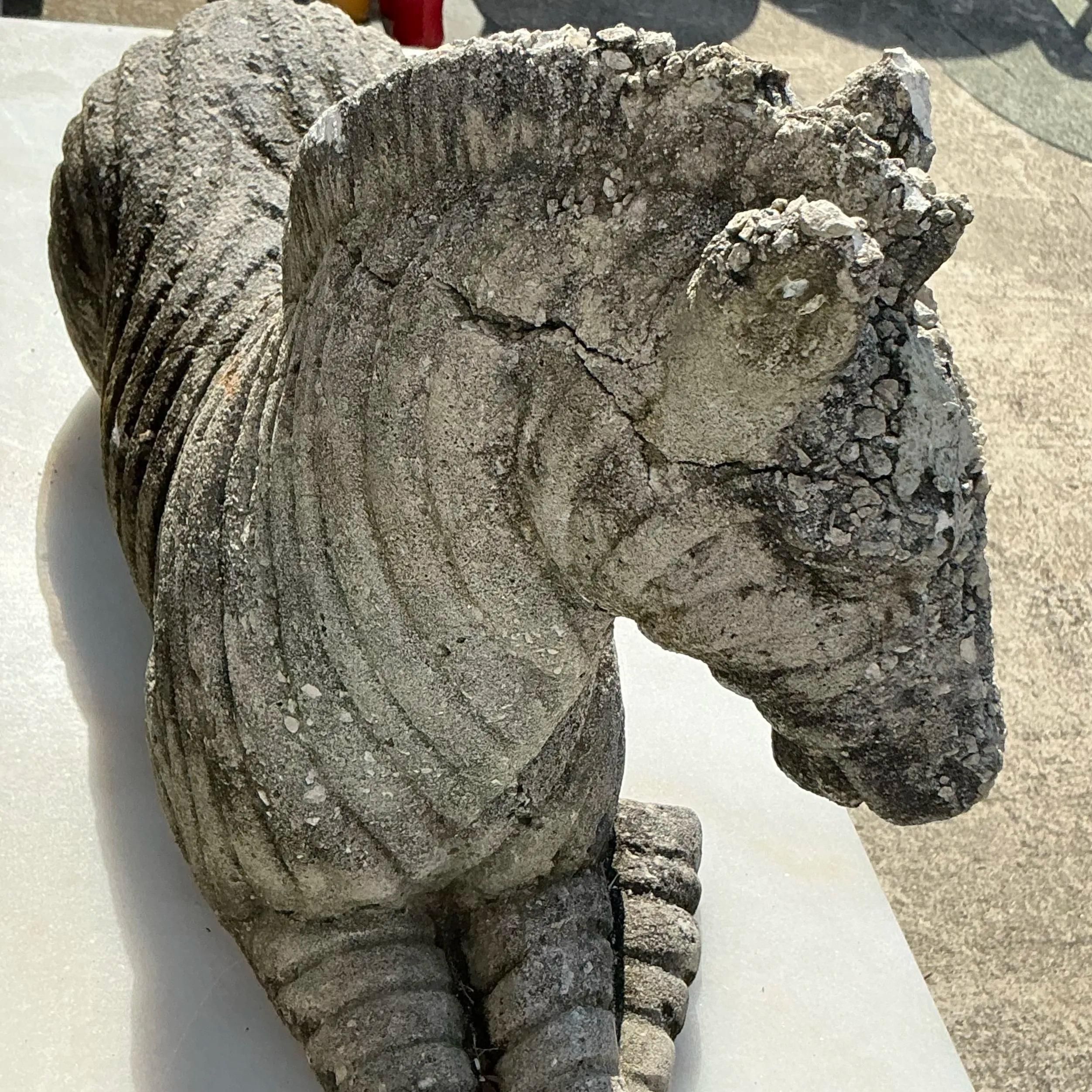 20ième siècle Zebra vintage en béton moulé vieilli en vente