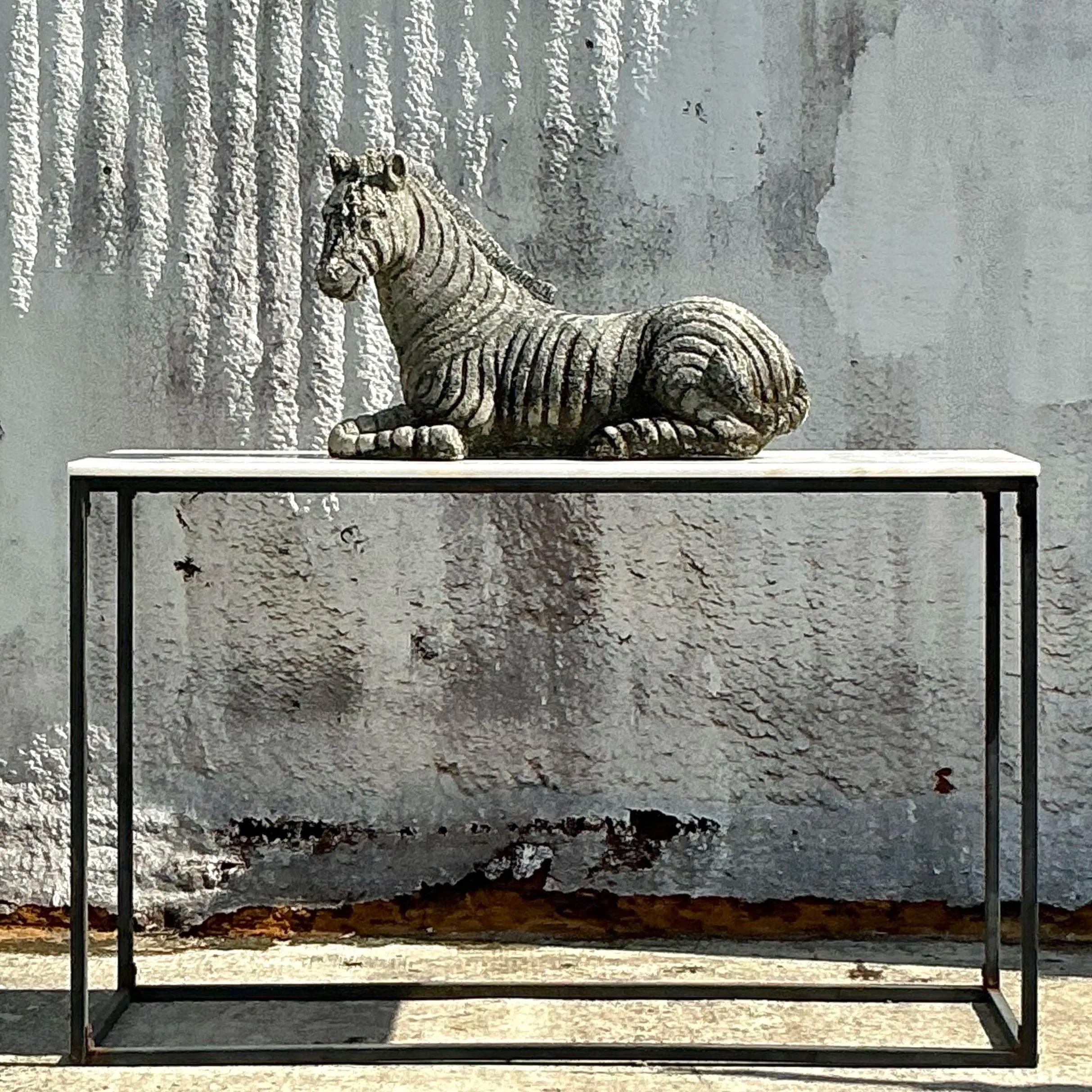 Zebra vintage en béton moulé vieilli en vente 1