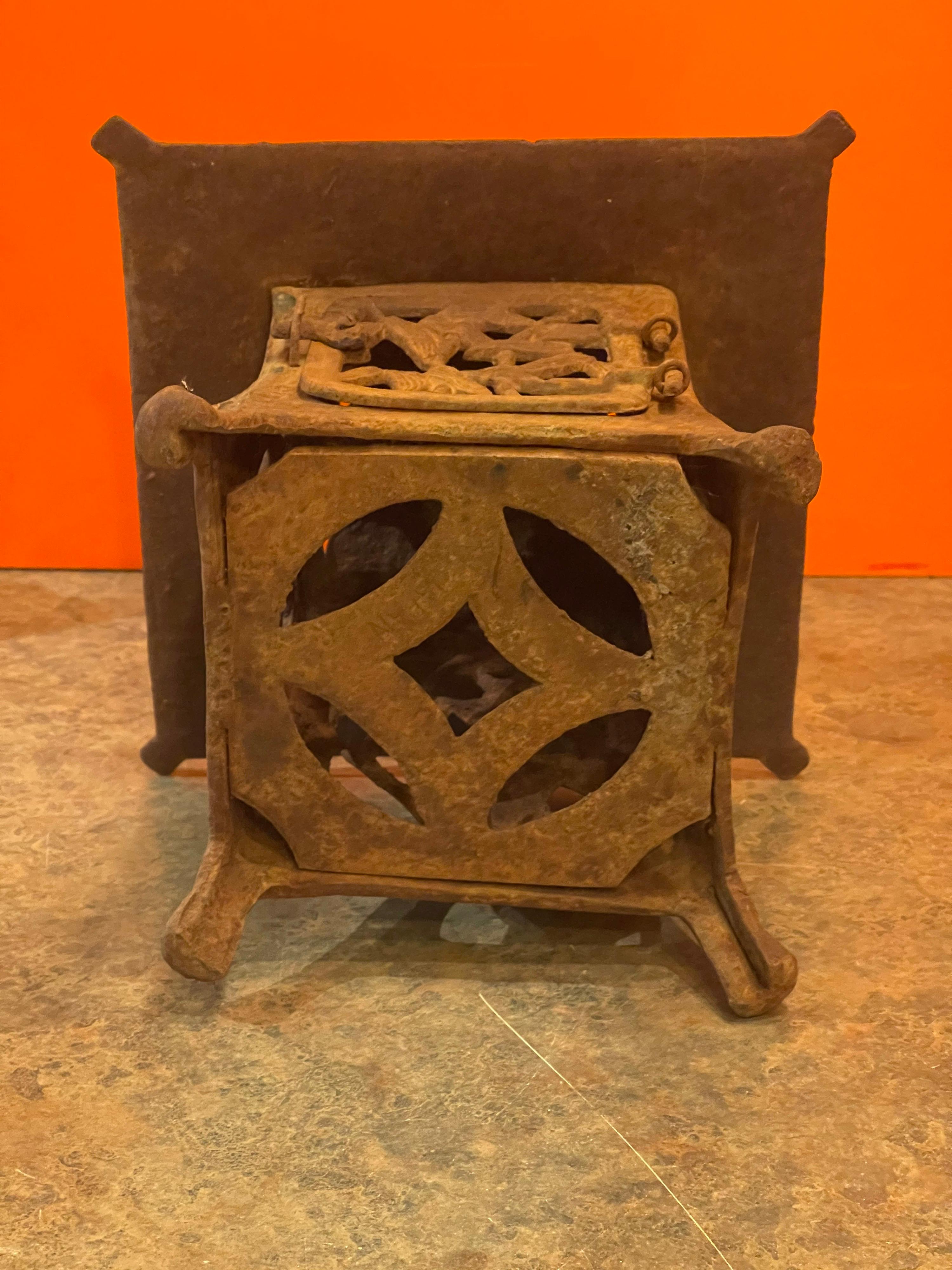 Vintage Distressed Cast Iron Japanese Pagoda Lantern In Good Condition For Sale In San Diego, CA