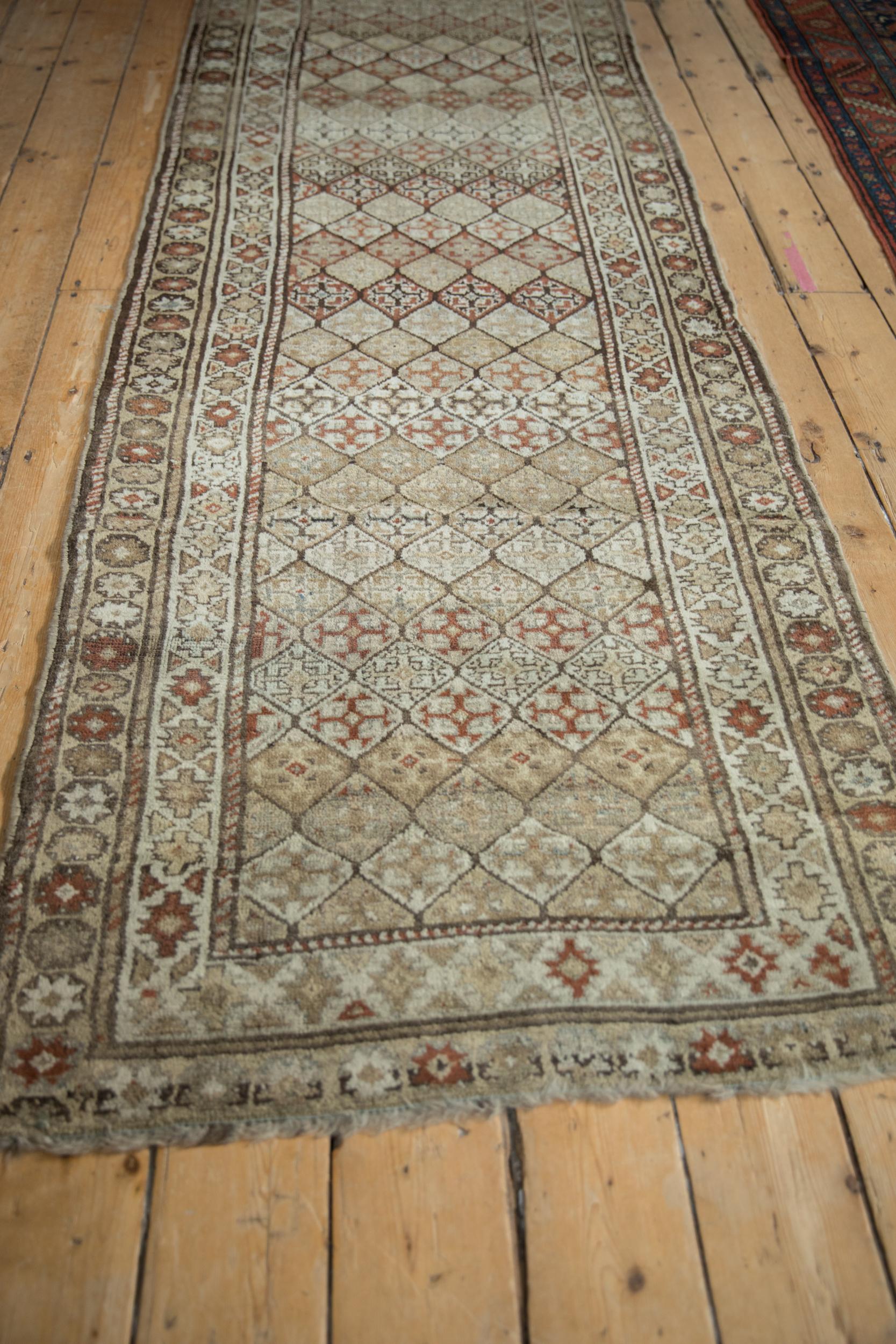 Vintage Distressed Kaukasischer Teppich Läufer (Handgeknüpft) im Angebot