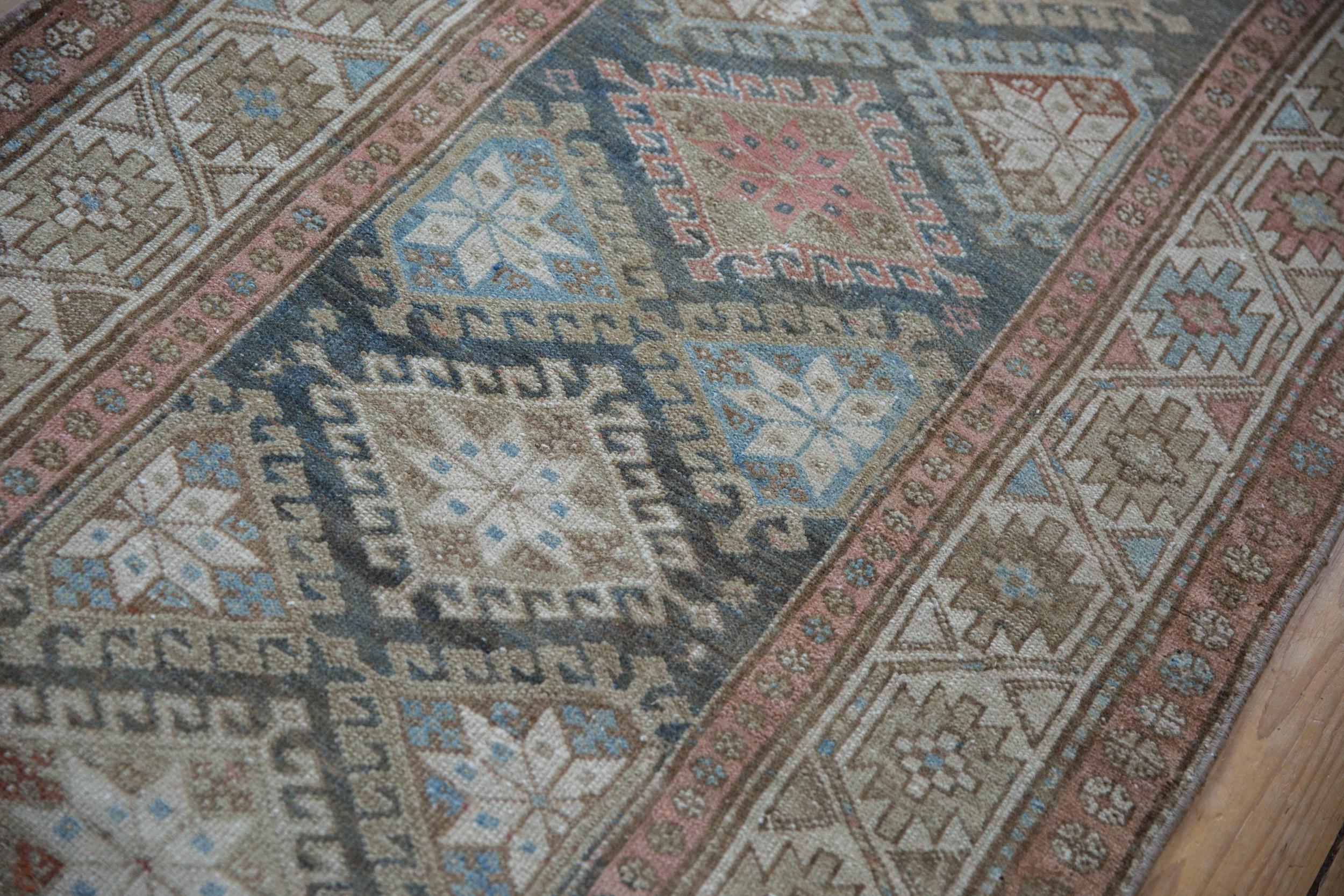 Vintage Distressed Hamadan Teppich Läufer im Angebot 4