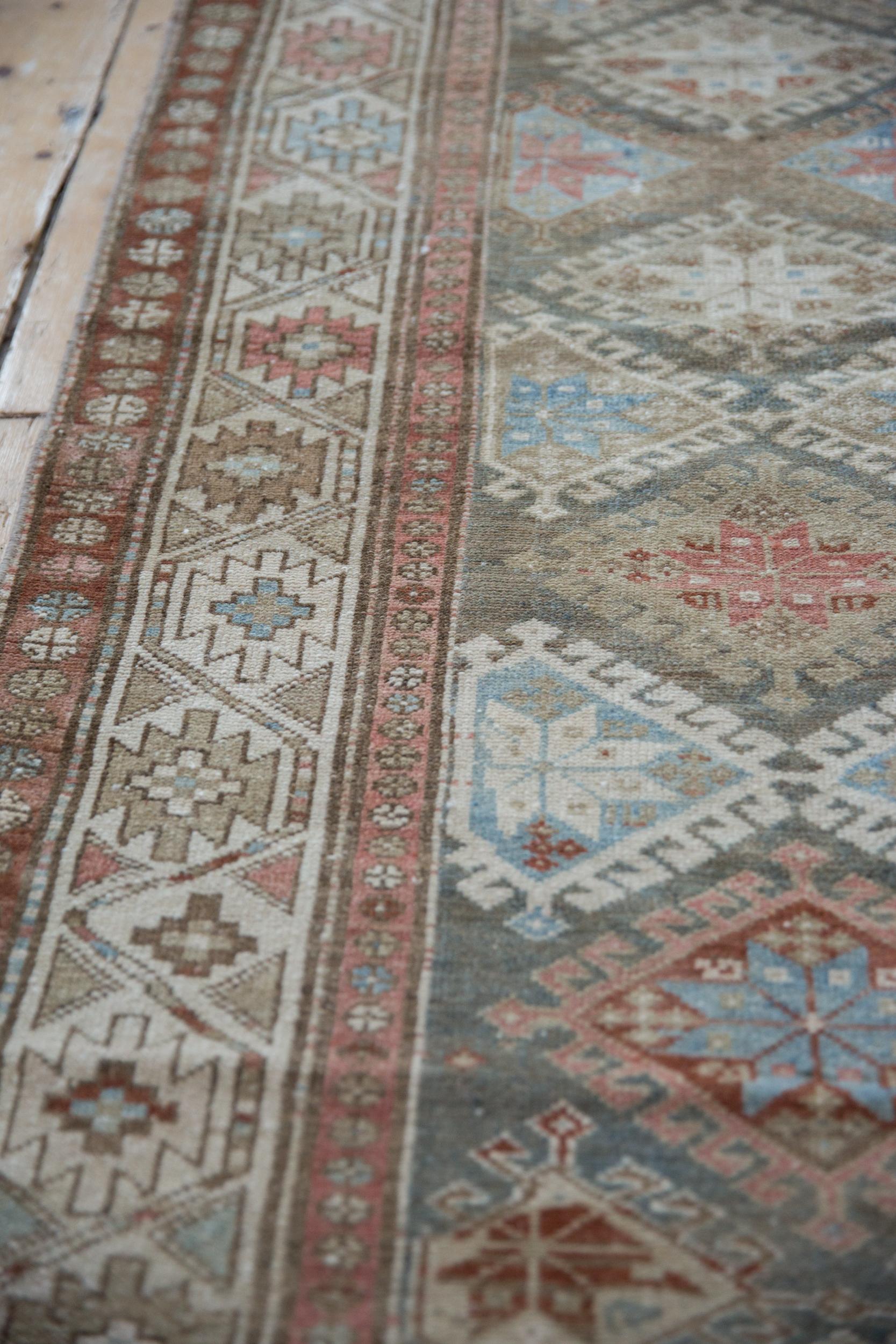 Vintage Distressed Hamadan Teppich Läufer (Mitte des 20. Jahrhunderts) im Angebot