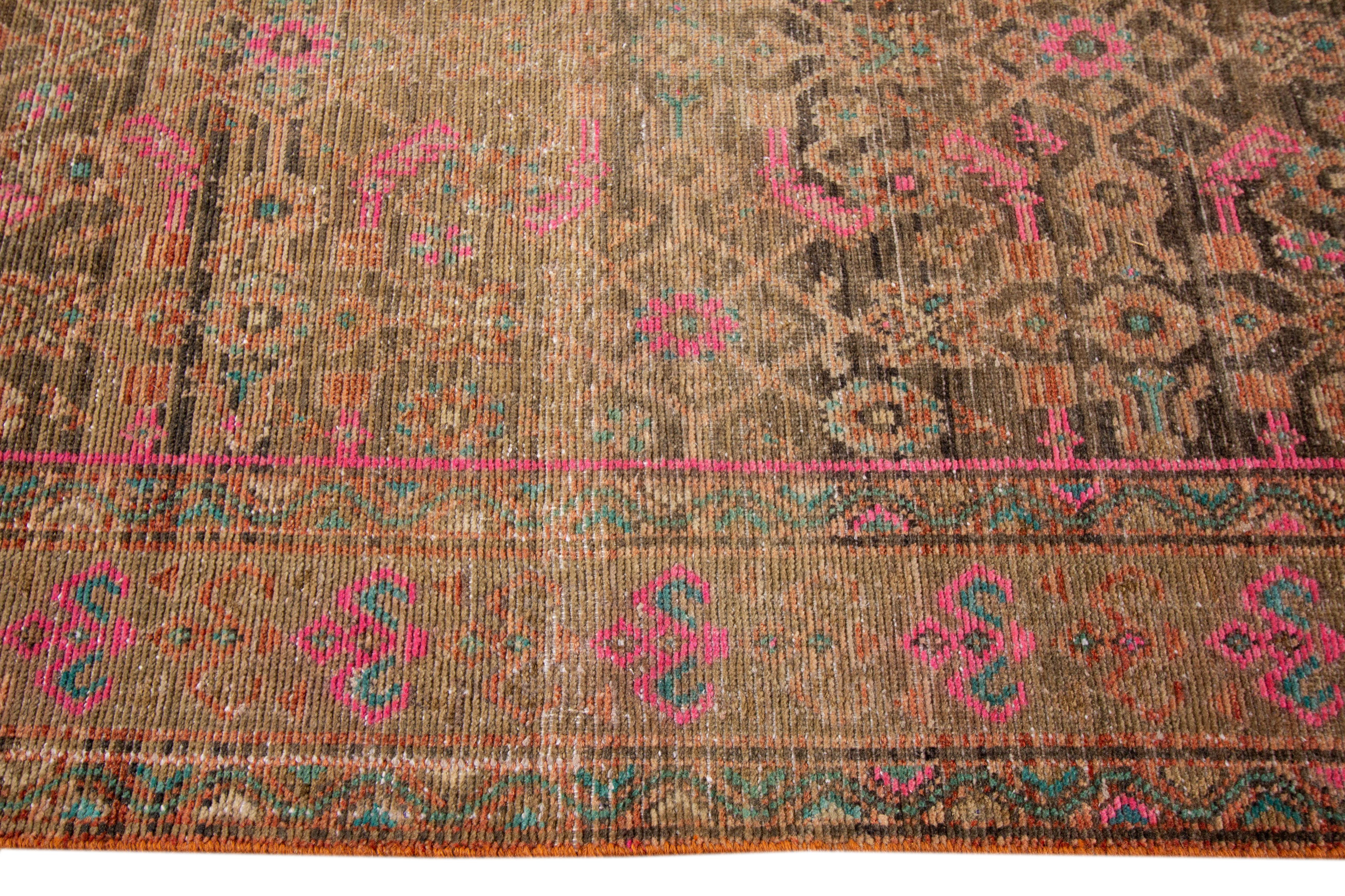 Vintage Distressed Hand Knots Rugs, tappeto runner in lana annodato a mano In condizioni buone in vendita a Norwalk, CT