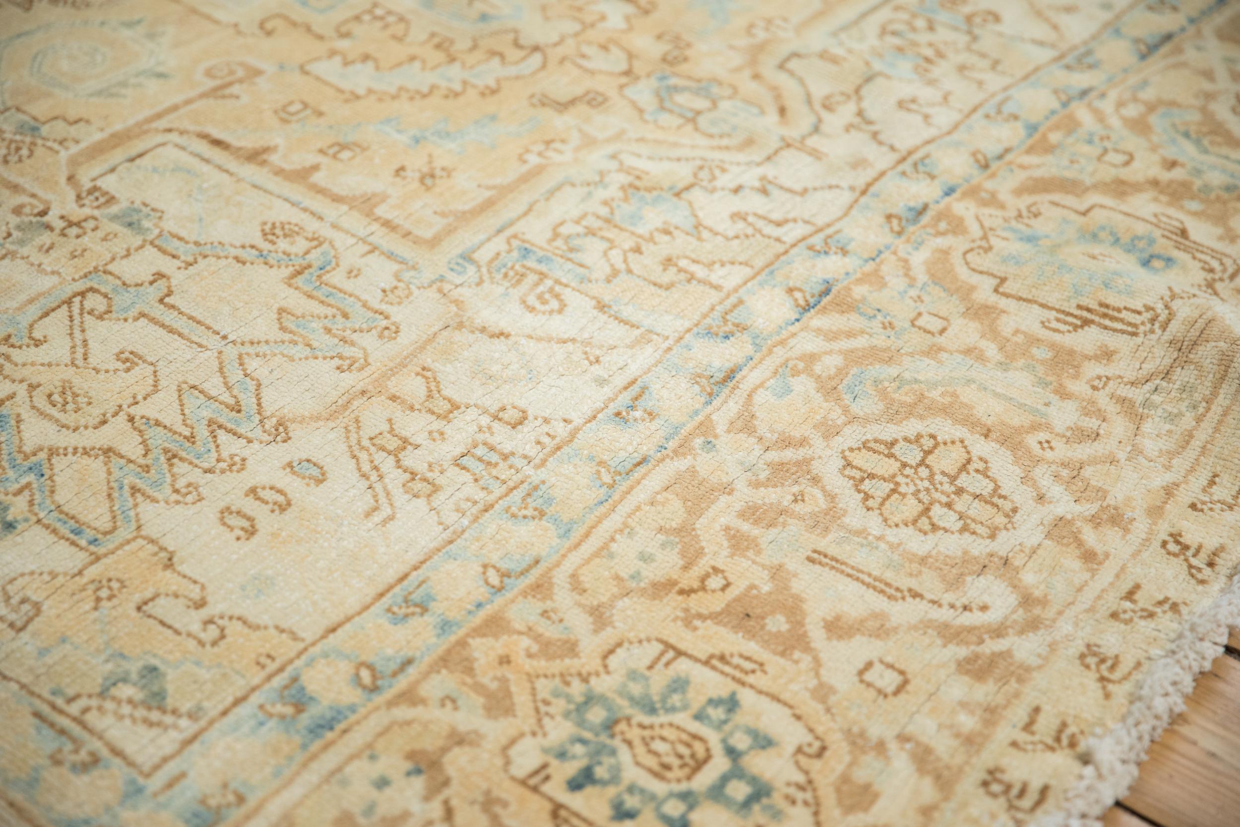Vintage Distressed Heriz-Teppich im Zustand „Relativ gut“ im Angebot in Katonah, NY