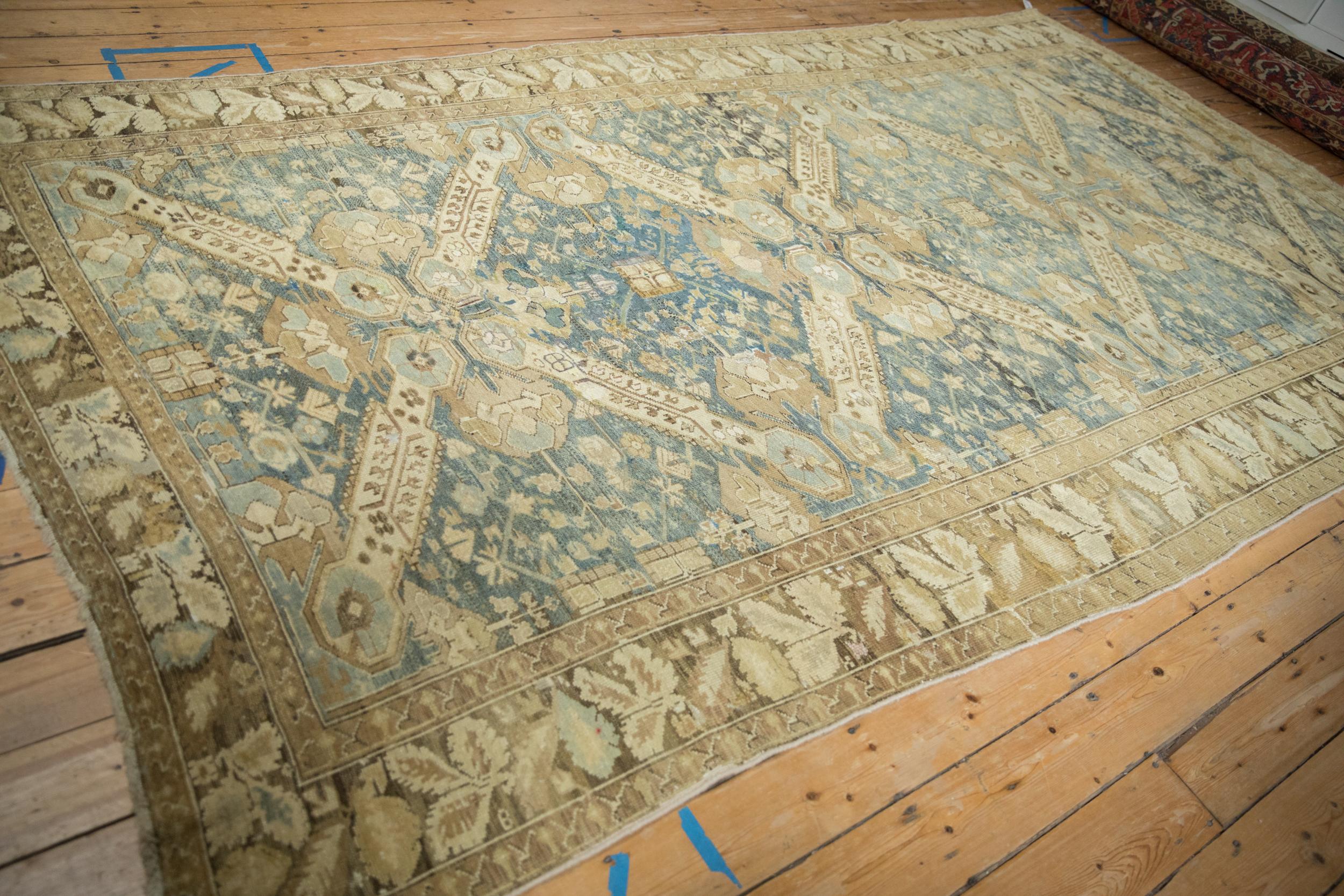 Tappeto curdo d'epoca con segni di deterioramento In condizioni discrete in vendita a Katonah, NY