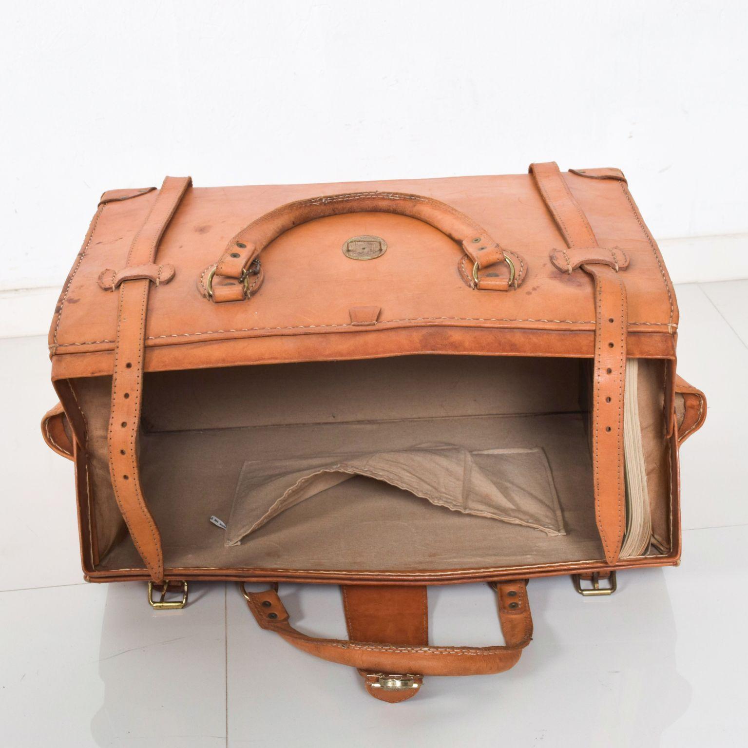 Modern Vintage Distressed Leather Saddle Carry Travel Tote Doctor's Bag Paraguay