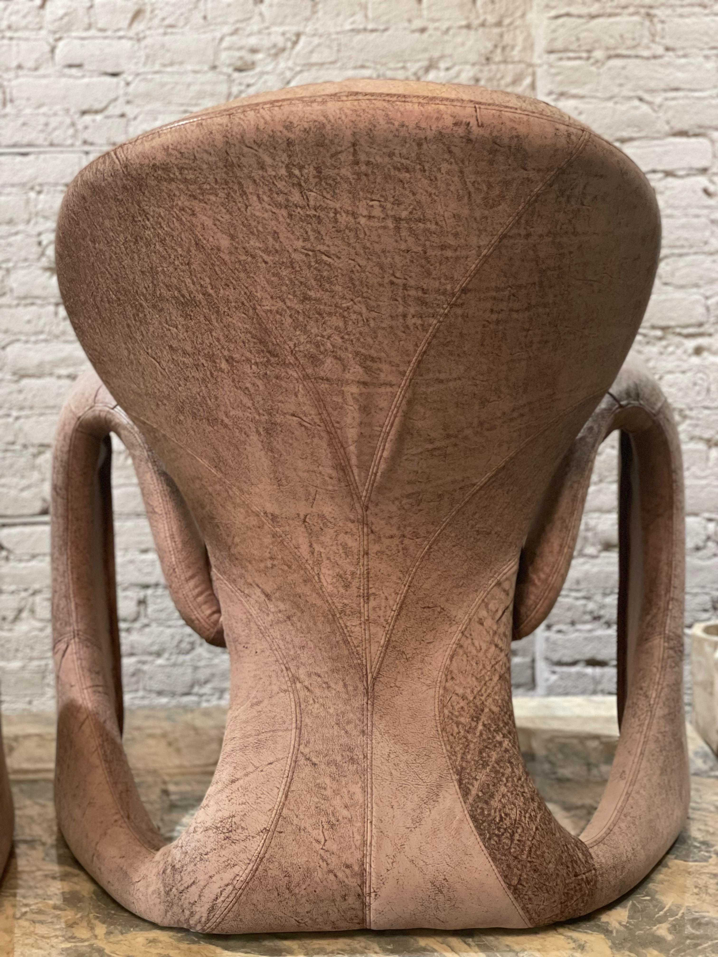 Postmoderne skulpturale Vintage-Stühle aus Leder im Used-Look, Paar im Angebot 2