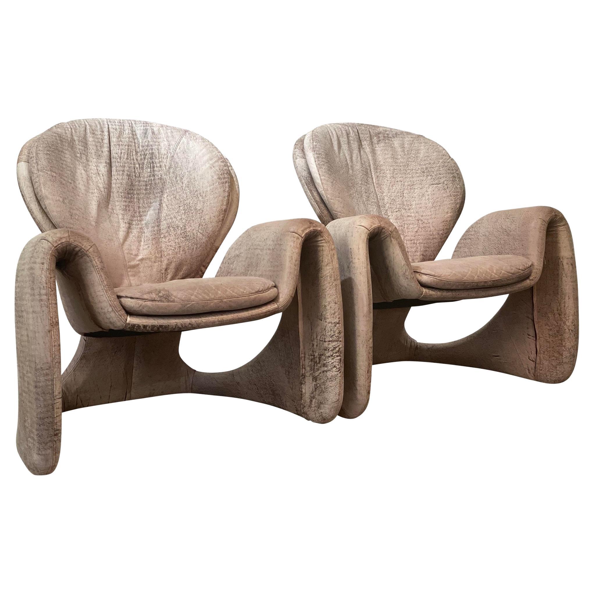 Paire de chaises sculpturales postmodernes vintage en cuir vieilli