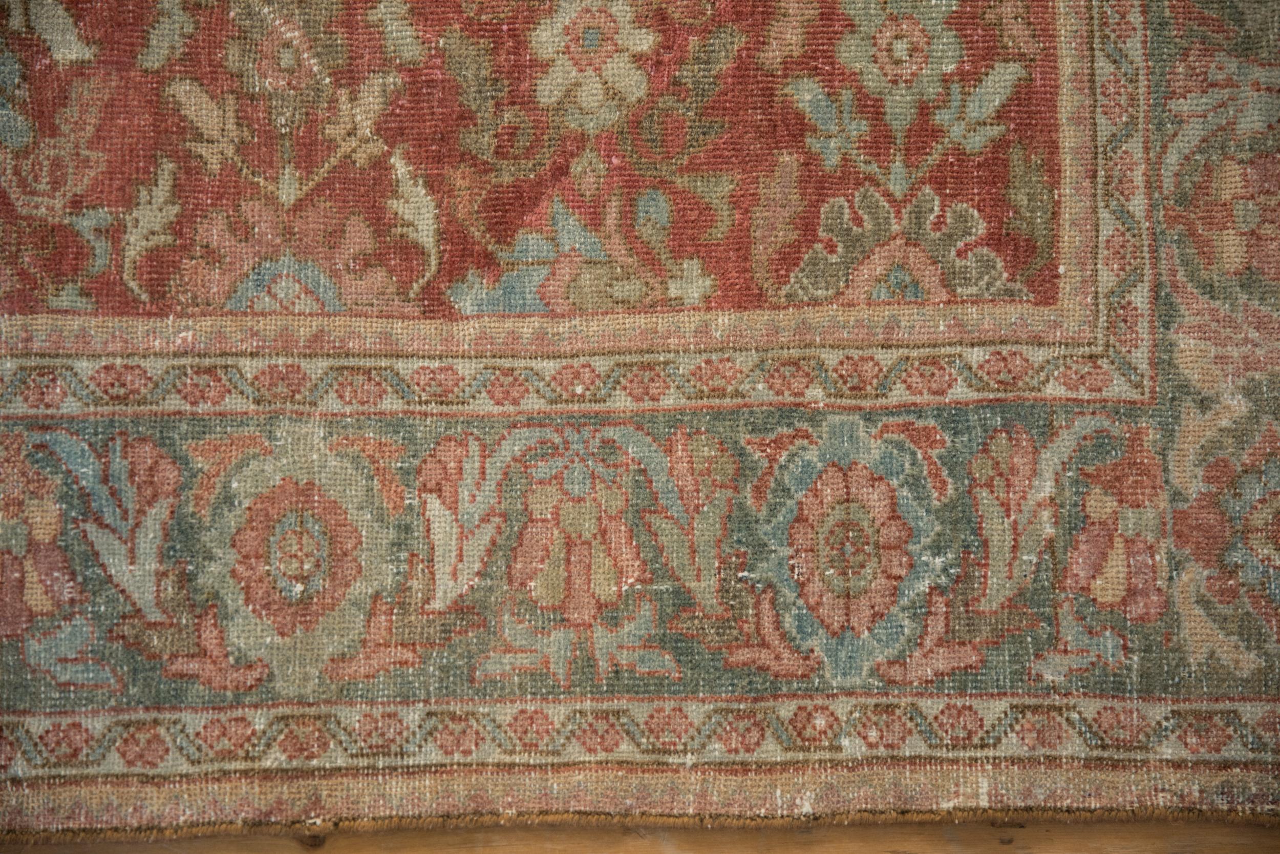 Vintage Distressed Mahal-Teppich im Zustand „Relativ gut“ im Angebot in Katonah, NY