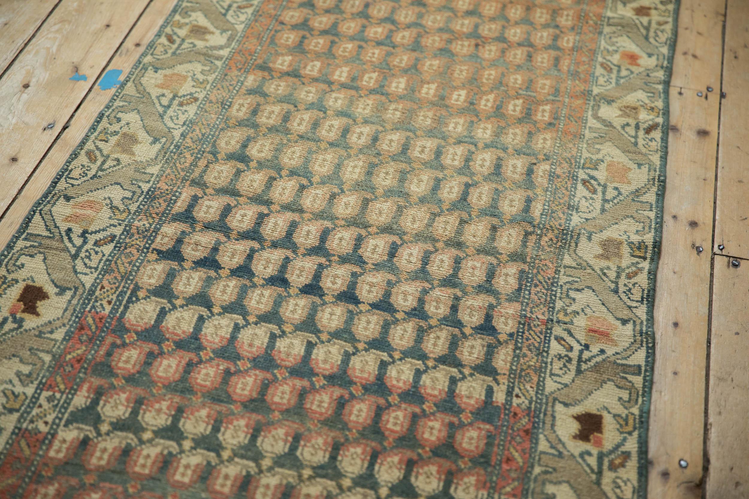 Vintage Distressed Malayer Teppich Läufer im Angebot 3