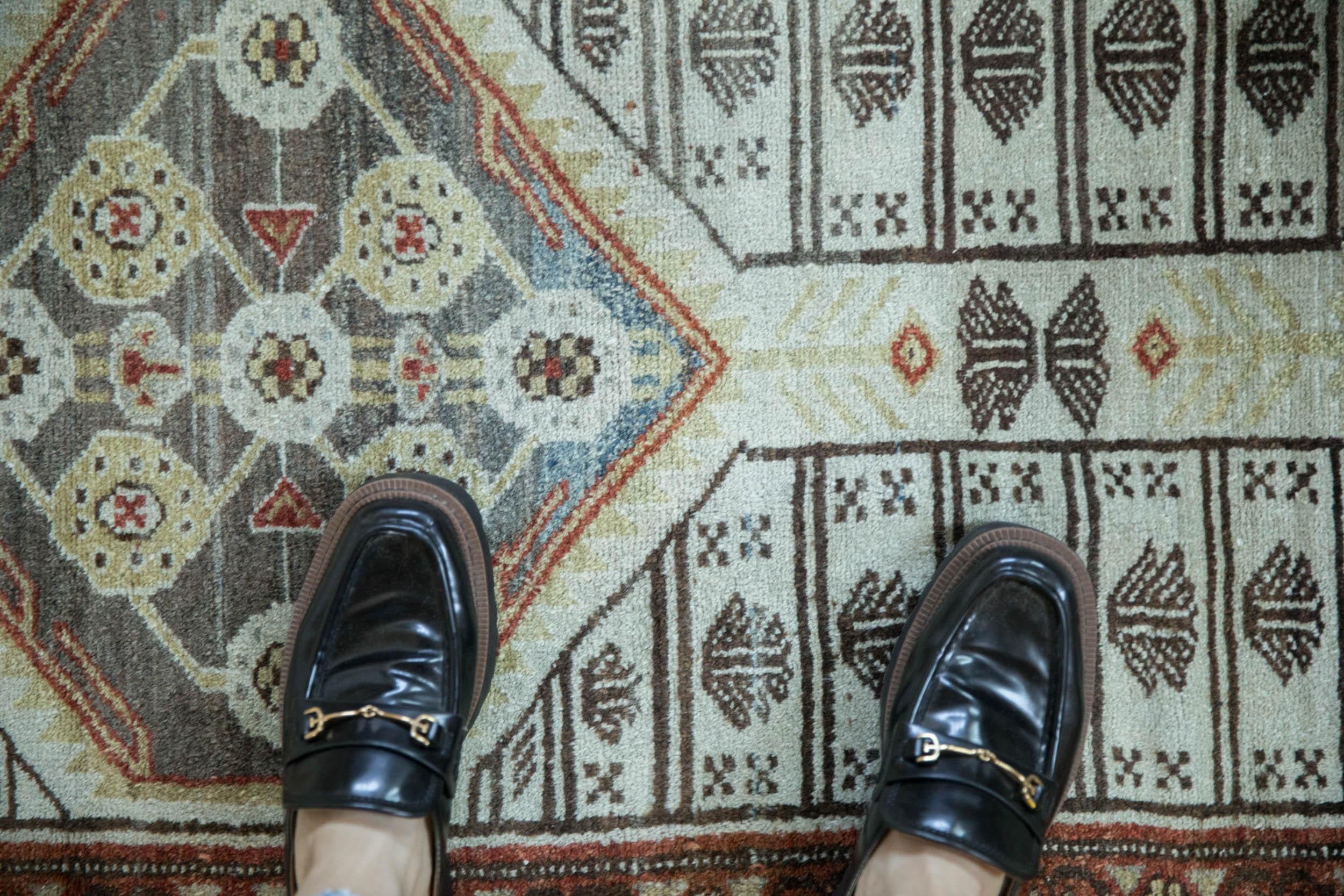 Vintage Distressed Malayer Teppich Läufer (Persisch) im Angebot