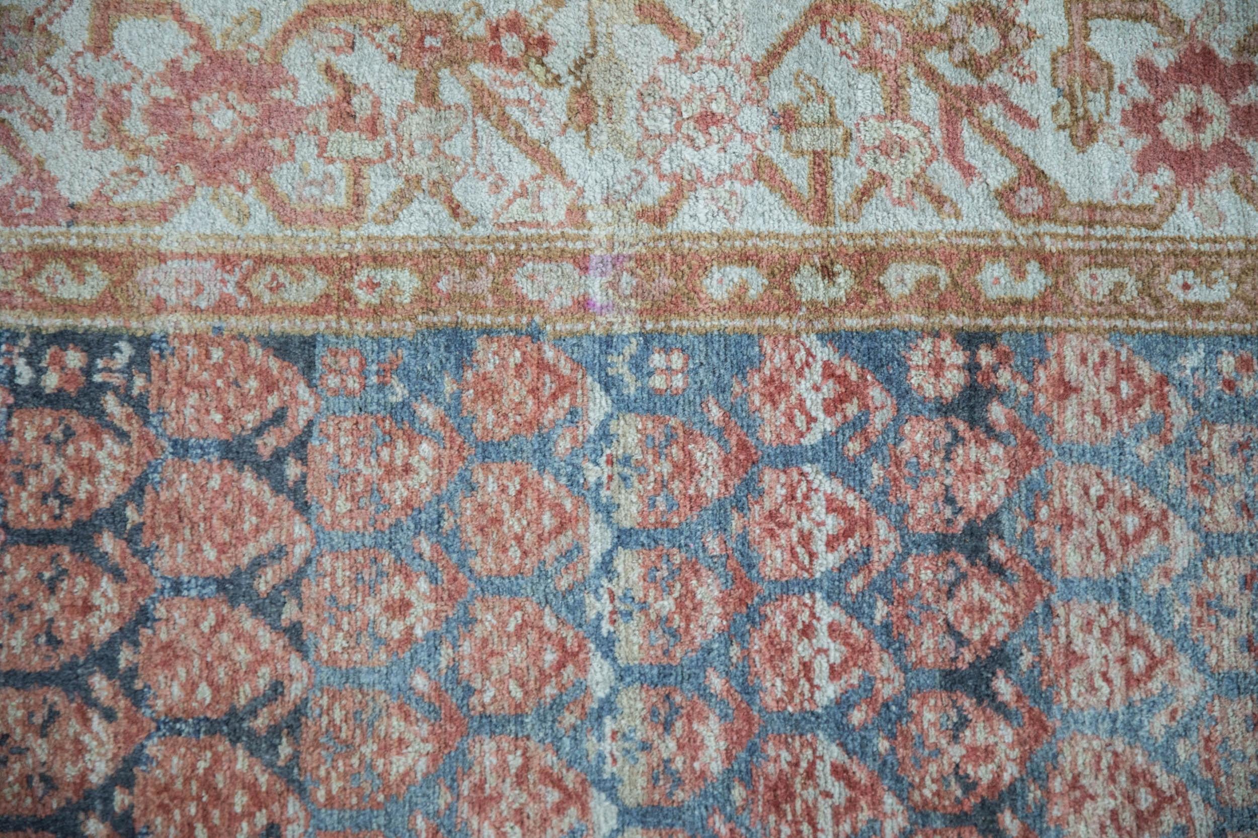 Vintage Distressed Malayer Teppich Läufer (Persisch) im Angebot