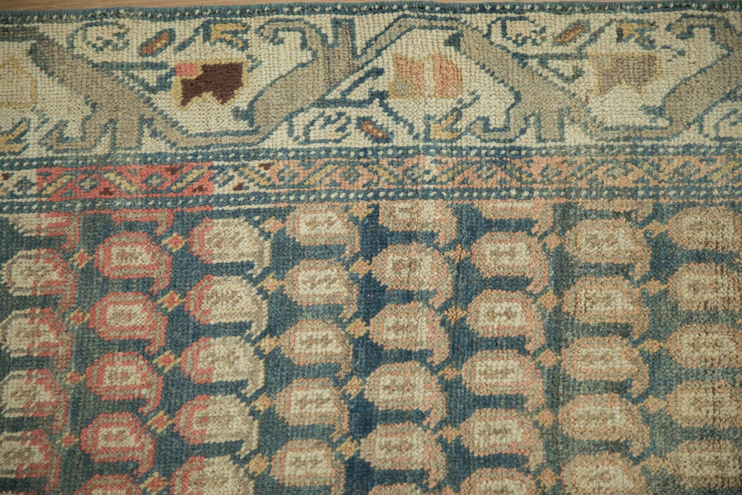 Vintage Distressed Malayer Teppich Läufer (Persisch) im Angebot