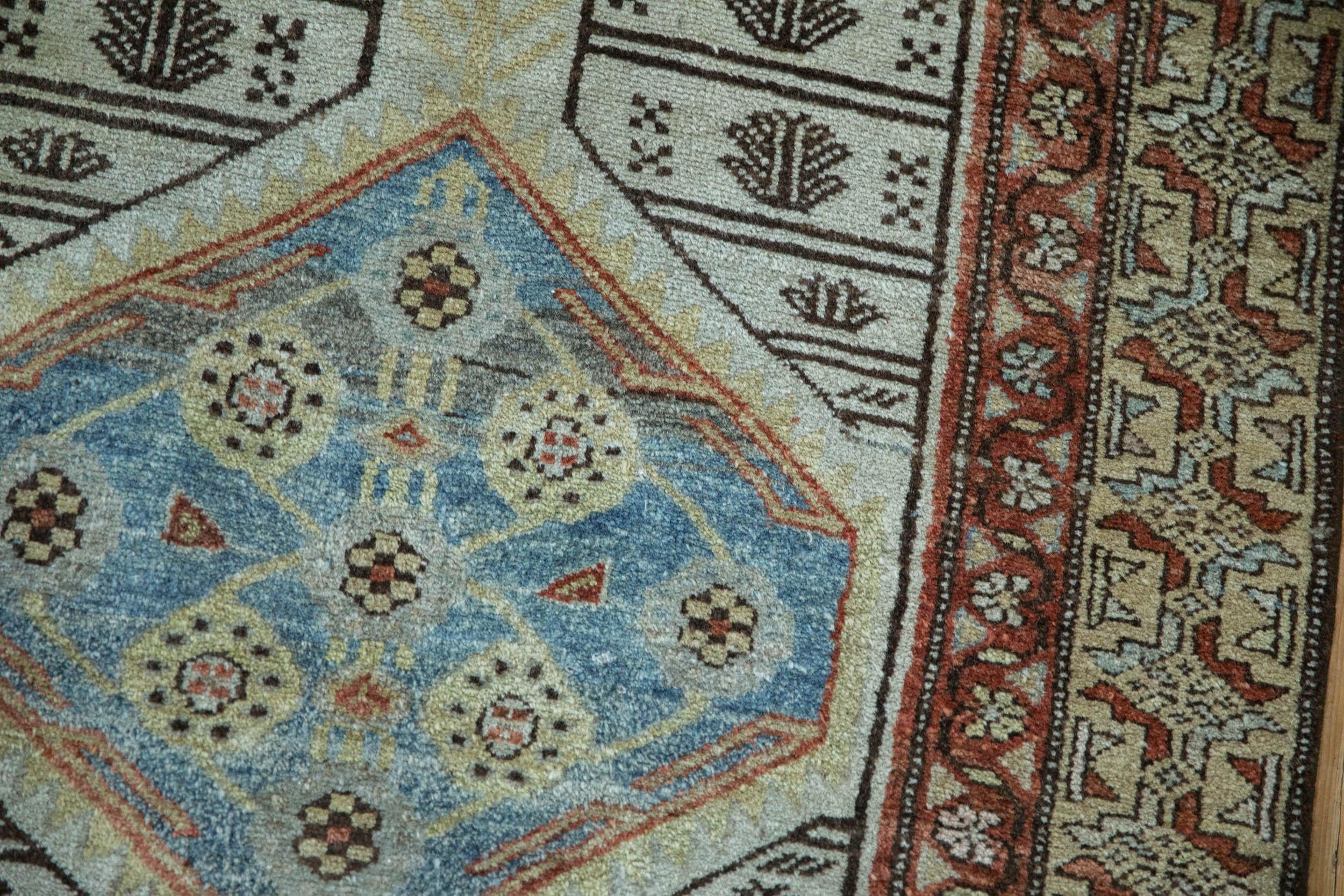 Vintage Distressed Malayer Teppich Läufer (Handgeknüpft) im Angebot