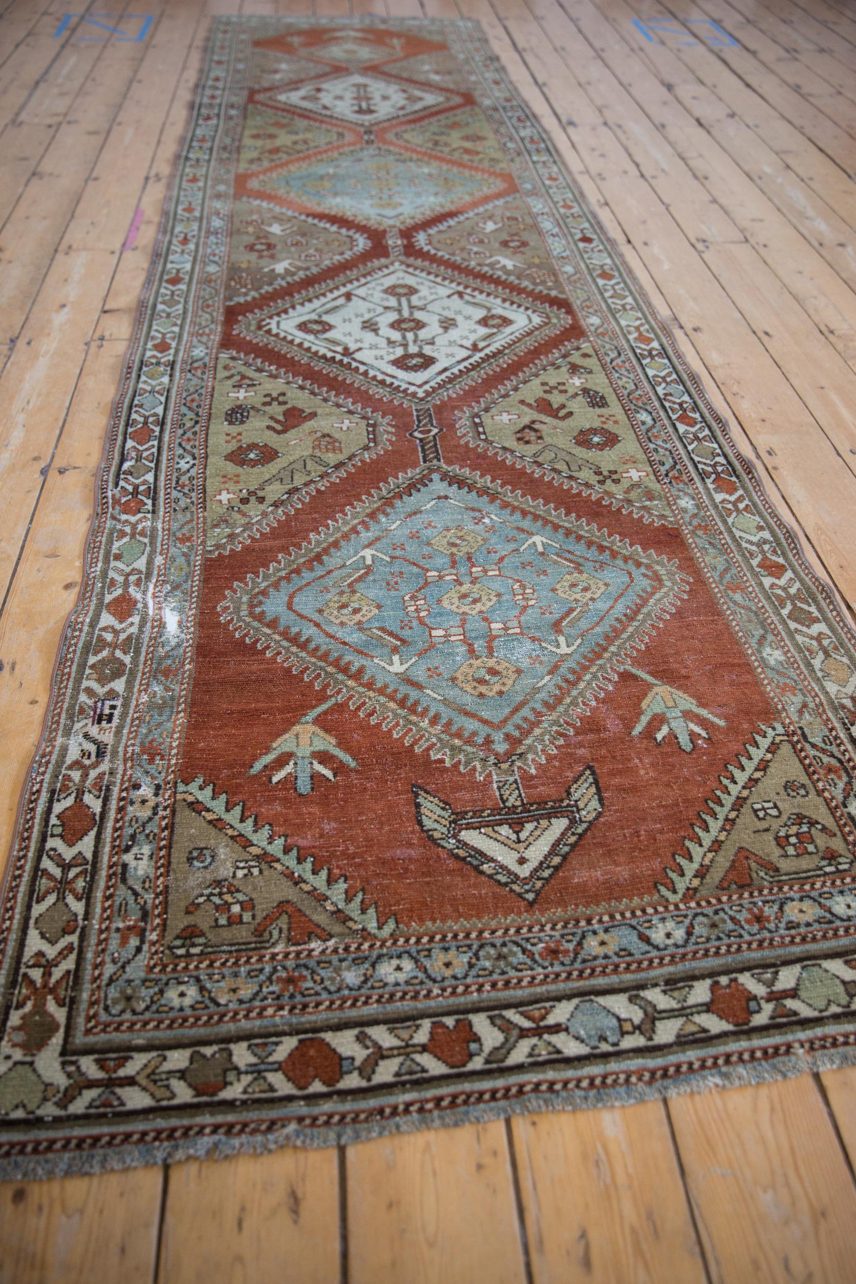 Vintage Distressed Malayer Teppich Läufer (Handgeknüpft) im Angebot