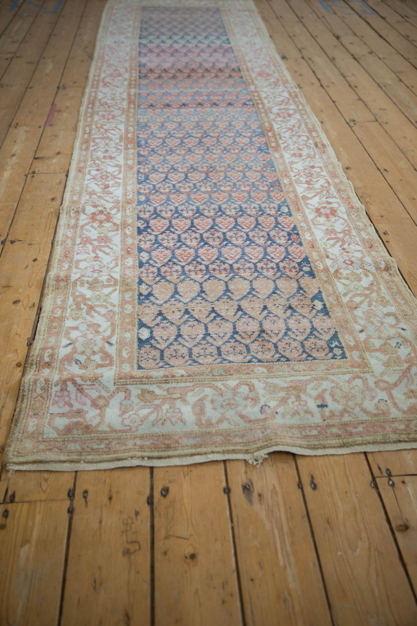 Vintage Distressed Malayer Teppich Läufer (Handgeknüpft) im Angebot