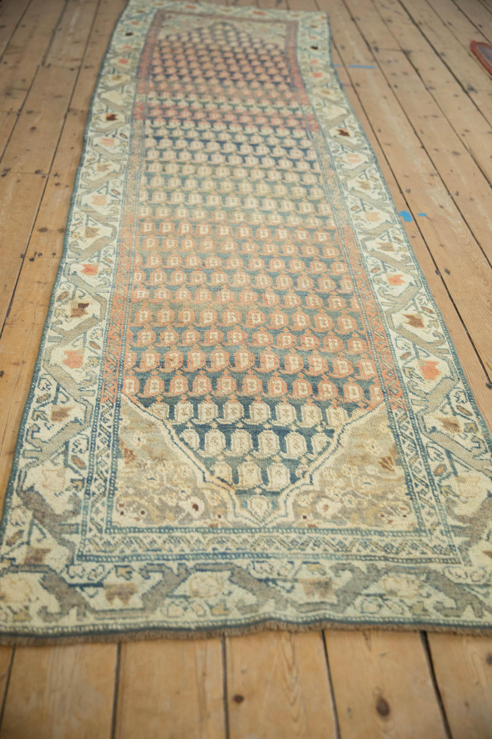 Vintage Distressed Malayer Teppich Läufer (Handgeknüpft) im Angebot