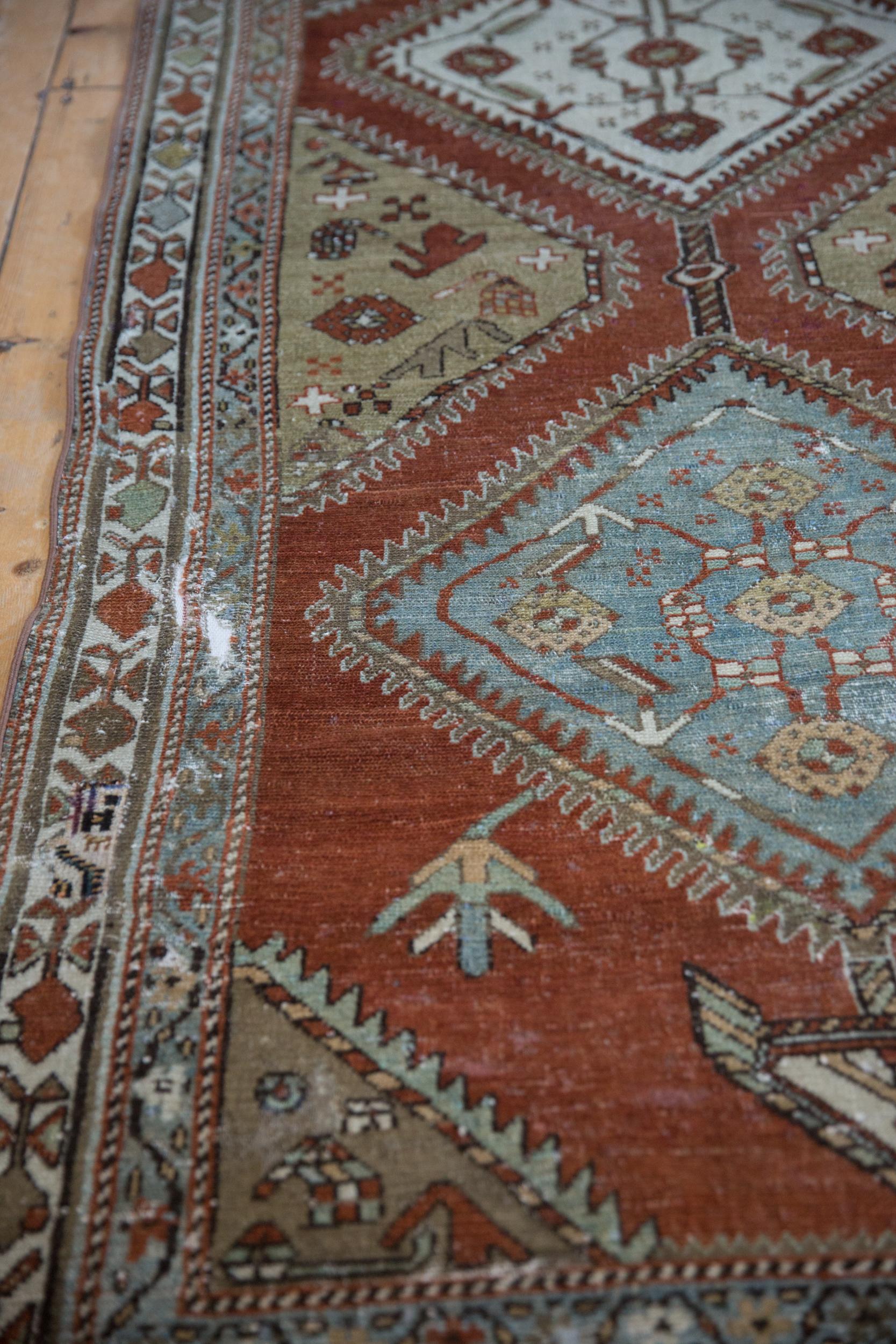 Vintage Distressed Malayer Teppich Läufer im Zustand „Relativ gut“ im Angebot in Katonah, NY