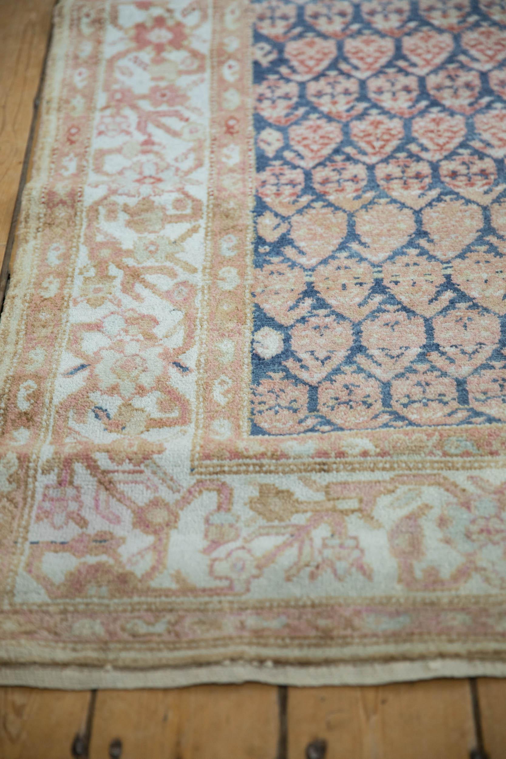 Vintage Distressed Malayer Teppich Läufer im Zustand „Relativ gut“ im Angebot in Katonah, NY