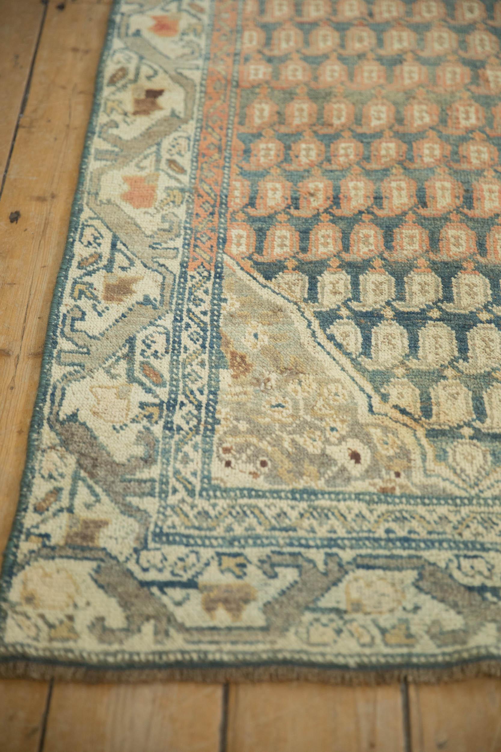 Vintage Distressed Malayer Teppich Läufer im Zustand „Relativ gut“ im Angebot in Katonah, NY