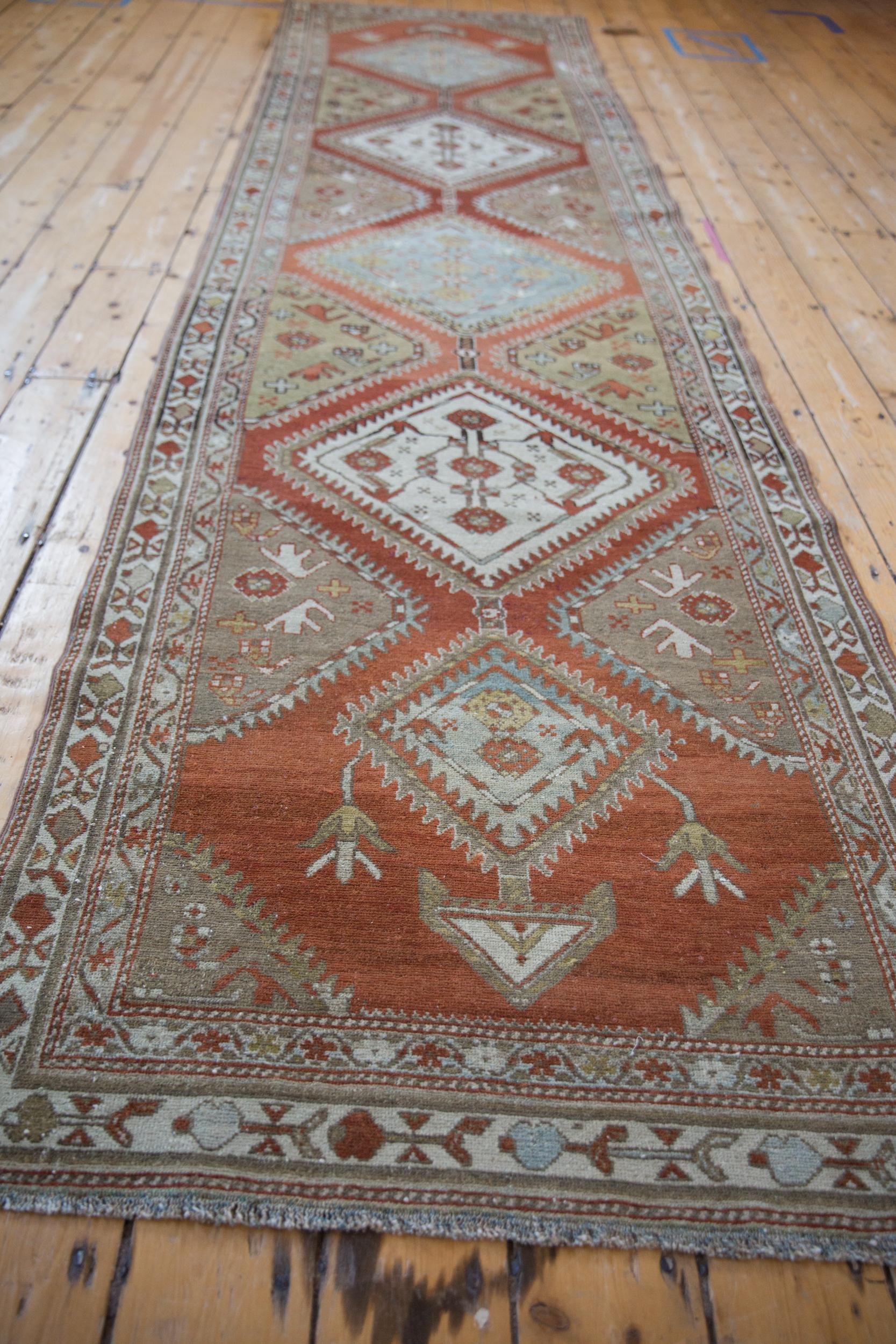 Vintage Distressed Malayer Teppich Läufer im Angebot 1