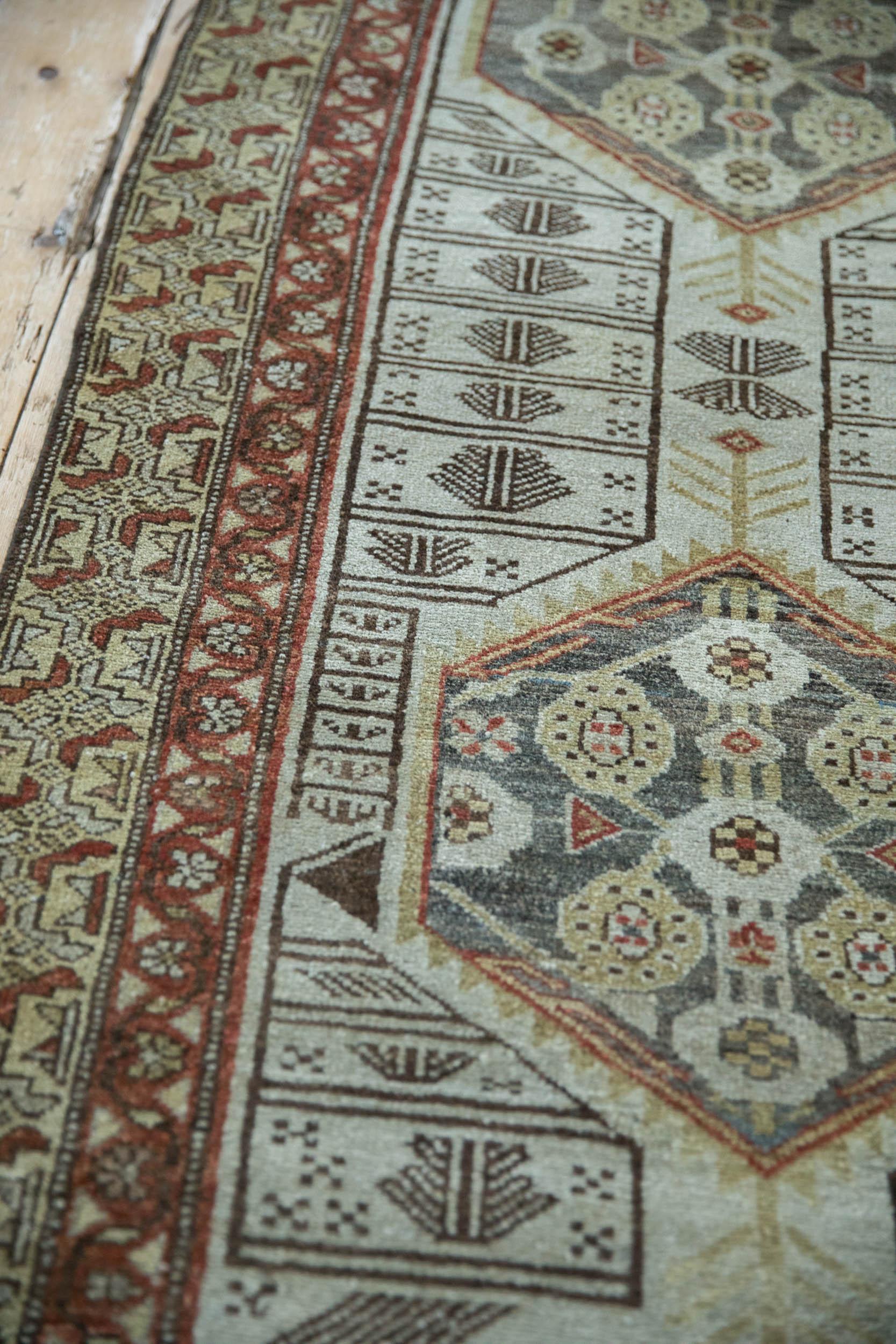 Vintage Distressed Malayer Teppich Läufer im Angebot 2