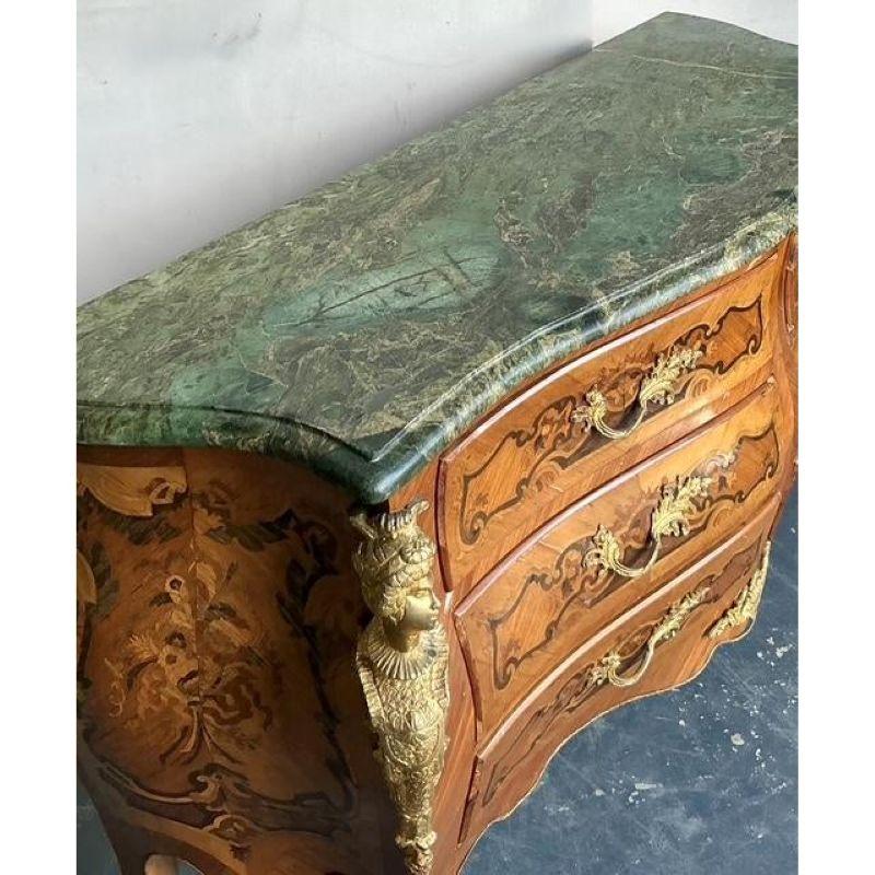 Ottone Cassettone d'epoca con intarsio e ormolatura in vendita