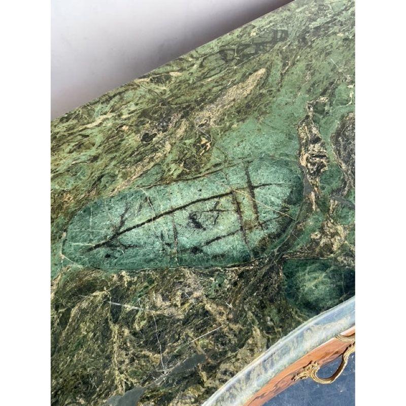 Cassettone d'epoca con intarsio e ormolatura in vendita 1