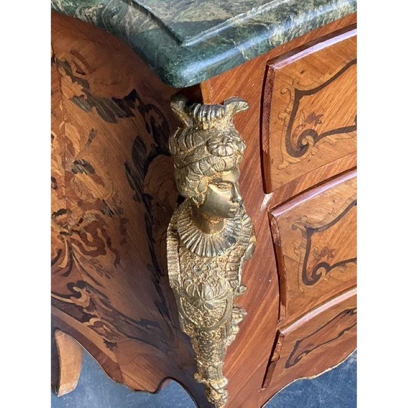 Cassettone d'epoca con intarsio e ormolatura in vendita 2