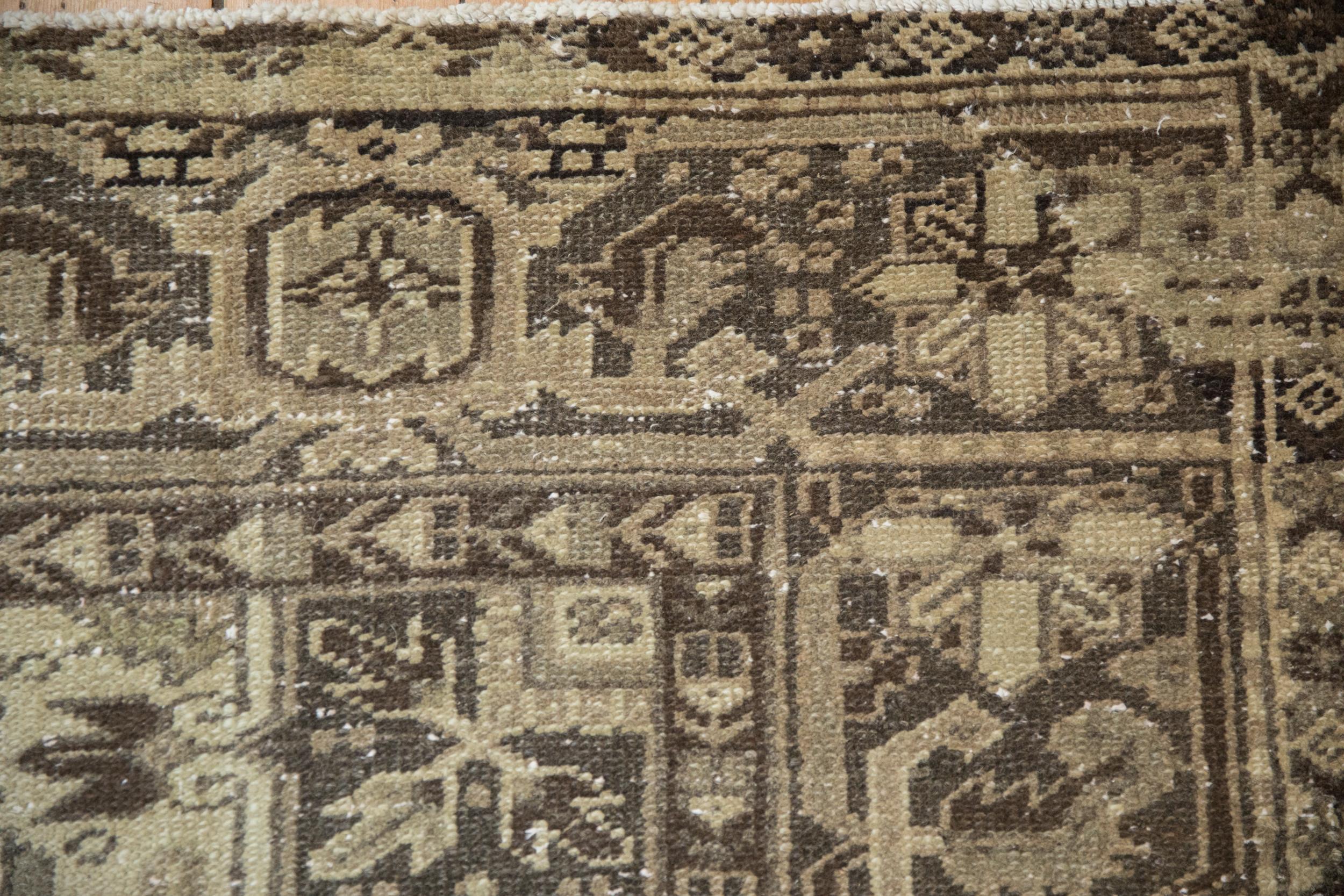 Vintage Distressed Mehrivan Square Teppich (Sonstiges) im Angebot