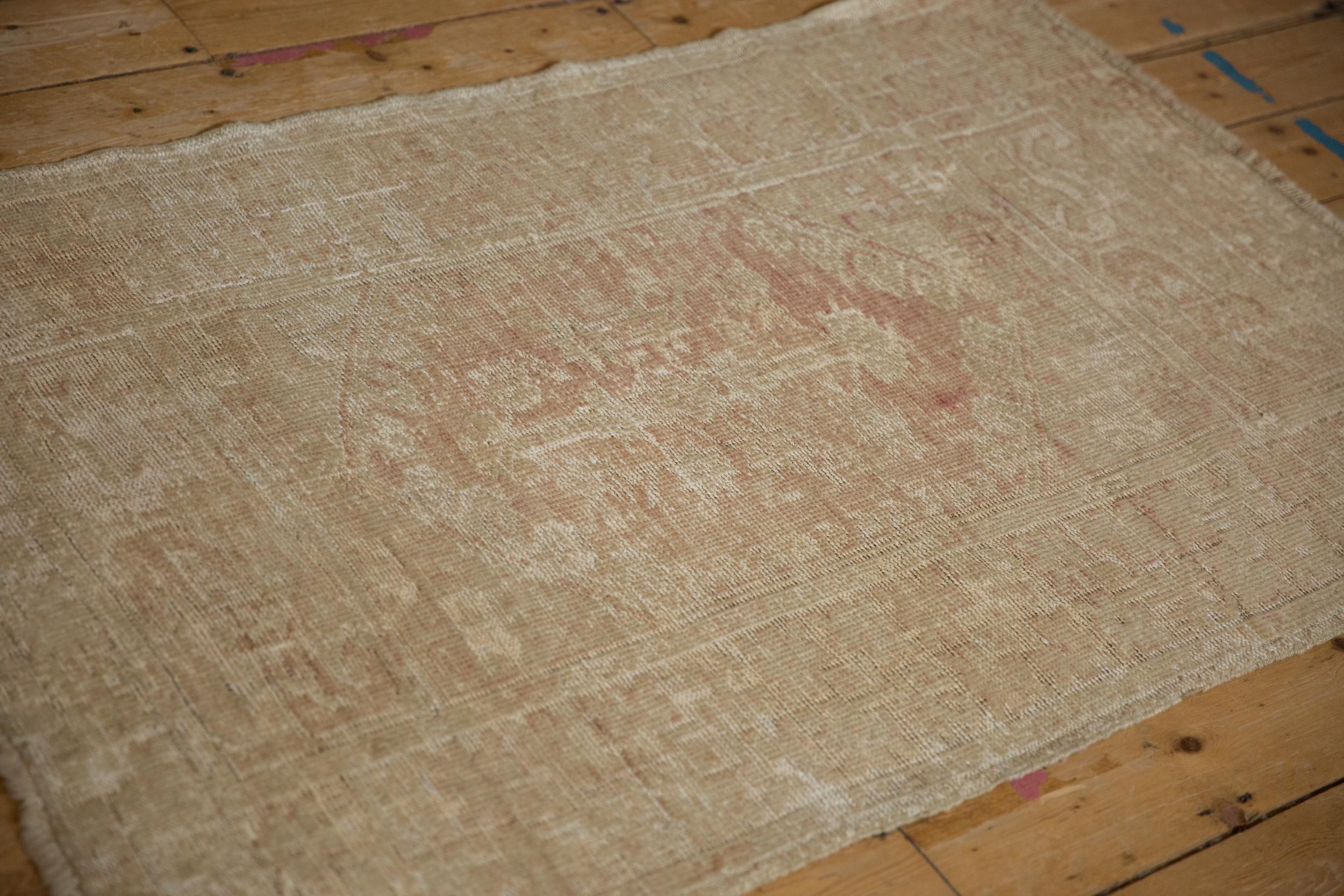 Tappeto Vintage Distressed Melas In condizioni discrete in vendita a Katonah, NY