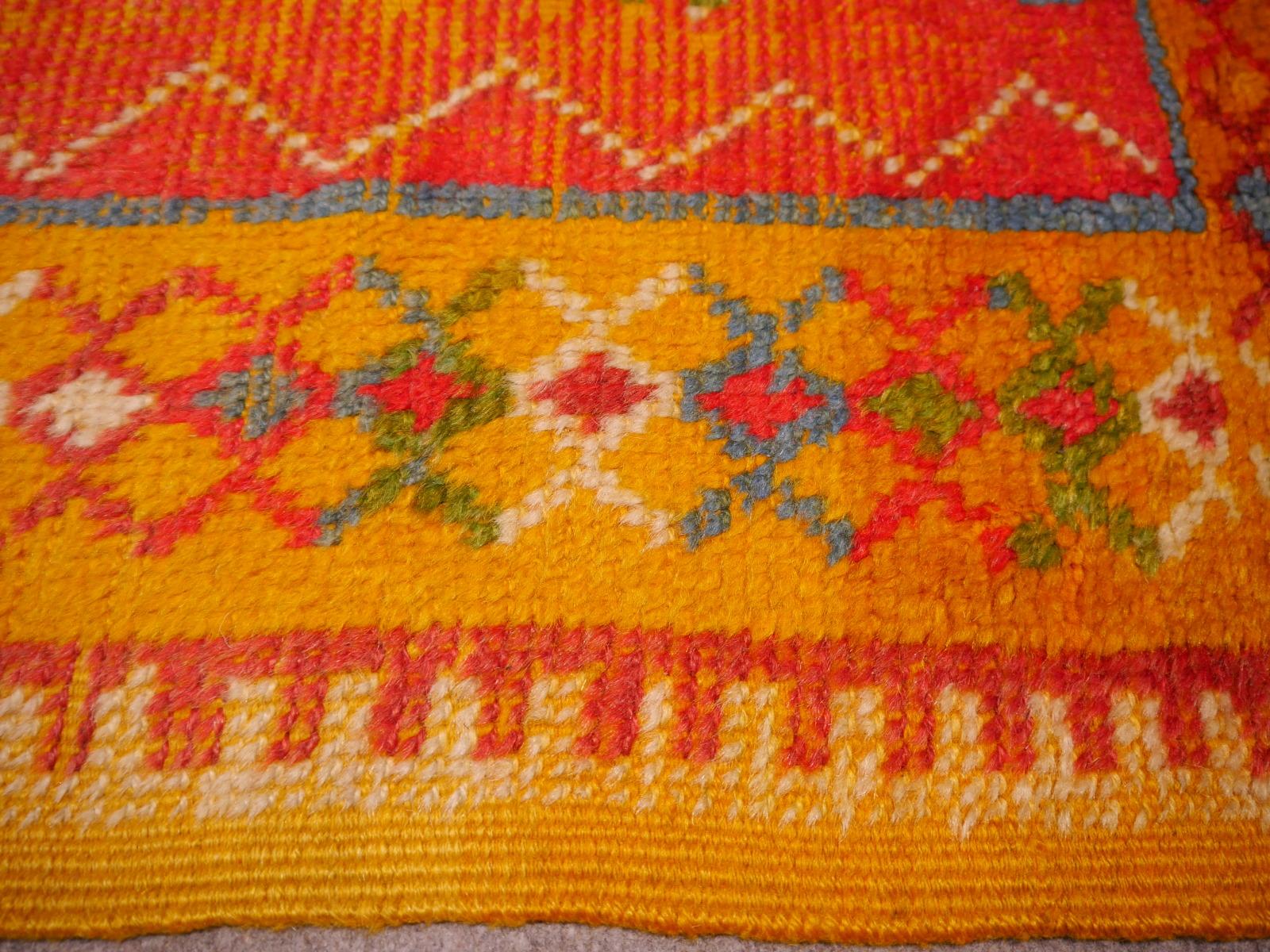 Vintage Distressed Mid-Century North African Berber Rug Industrial look In Distressed Condition For Sale In Lohr, Bavaria, DE