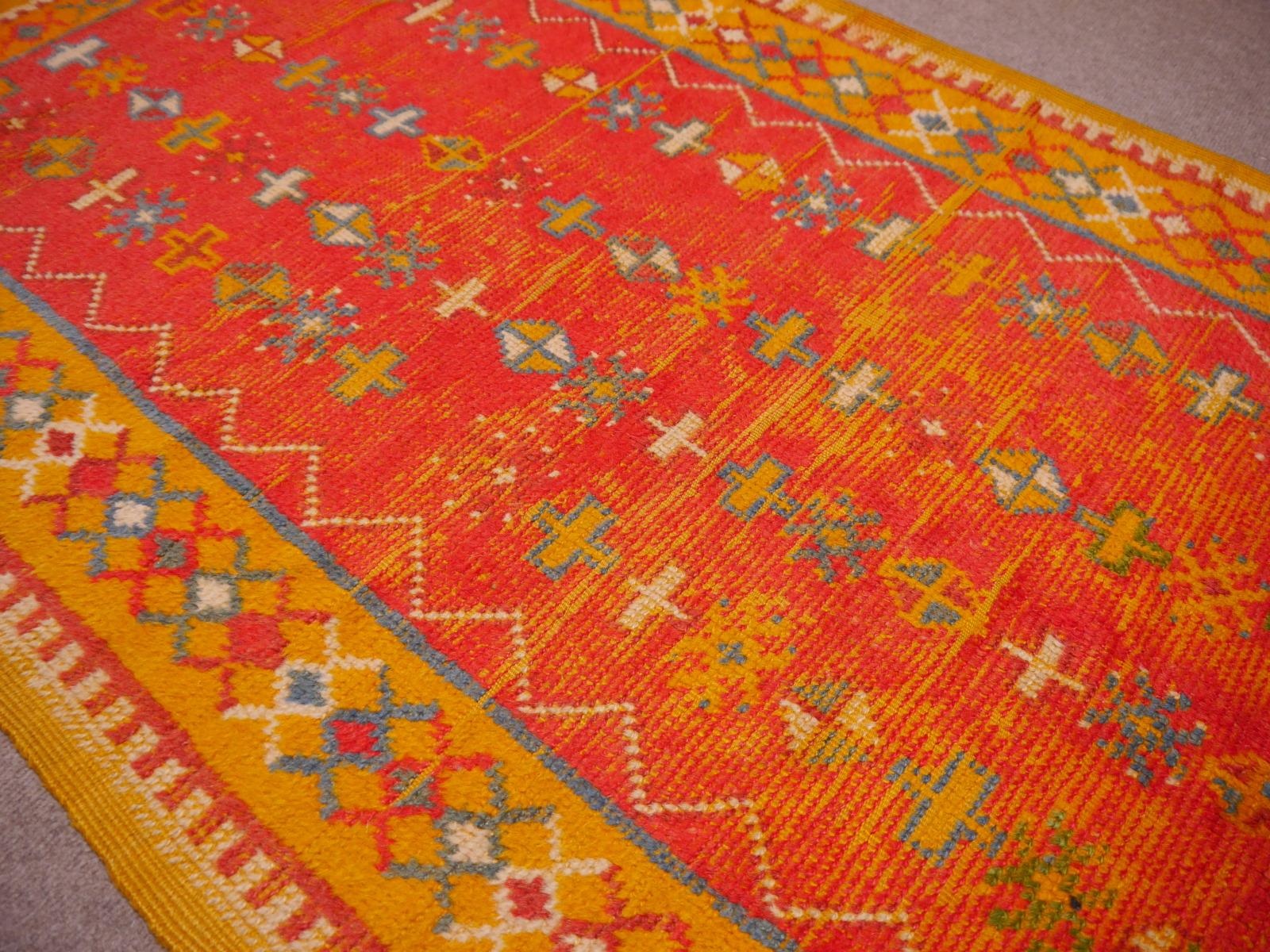Vintage Distressed Mid-Century North African Berber Rug Industrial look For Sale 2