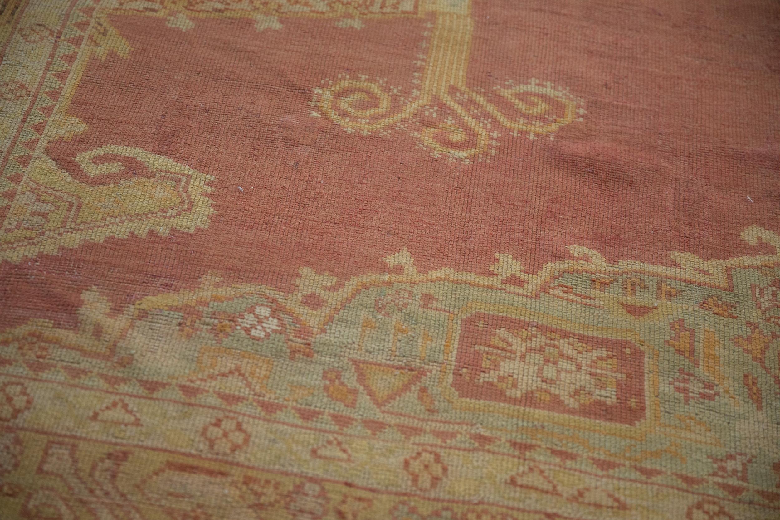 Vintage Distressed Oushak Teppich im Angebot 3