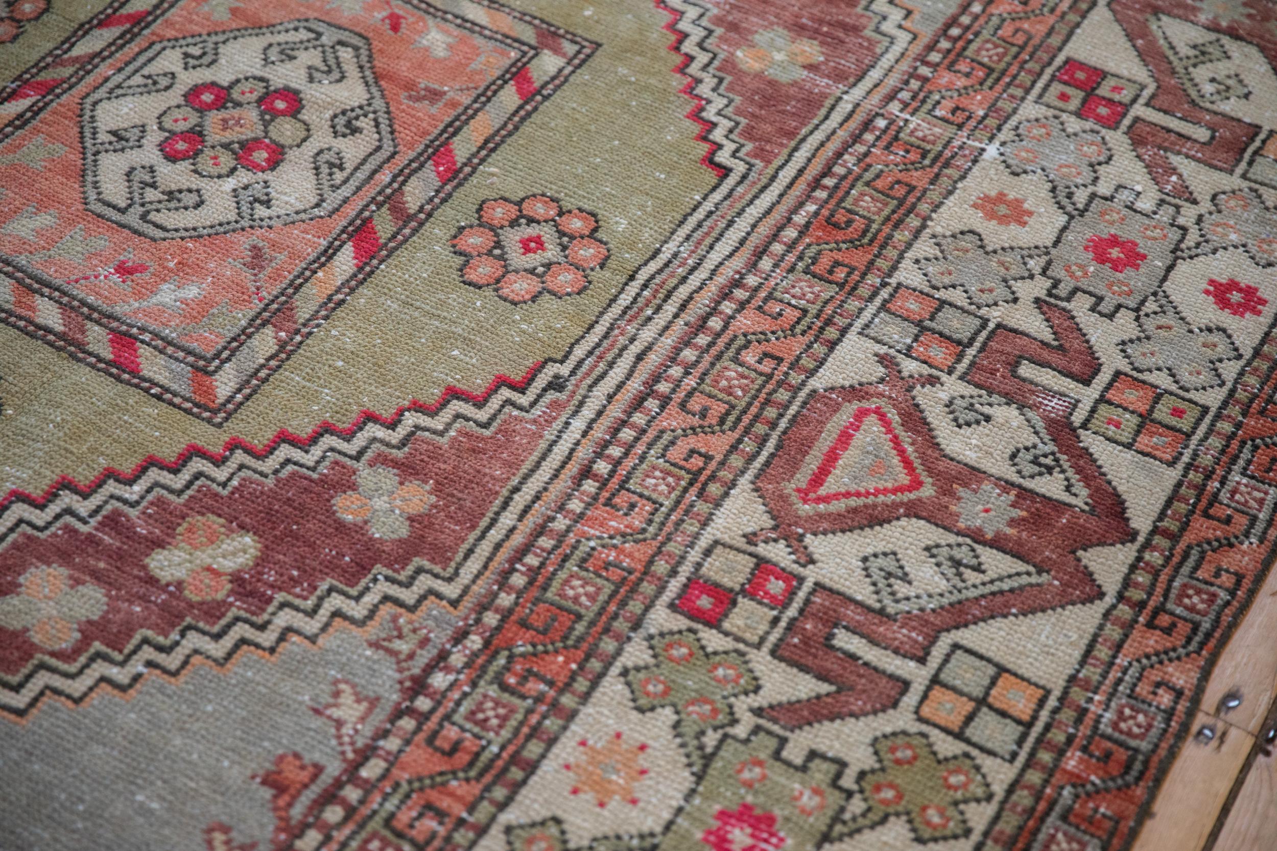 Vintage Distressed Oushak Teppich im Angebot 3