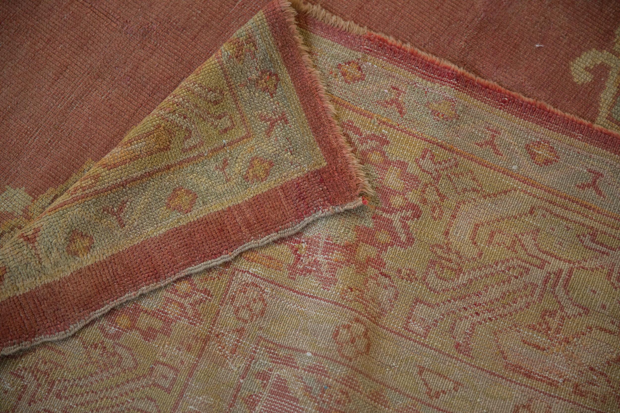 Vintage Distressed Oushak Teppich im Angebot 5