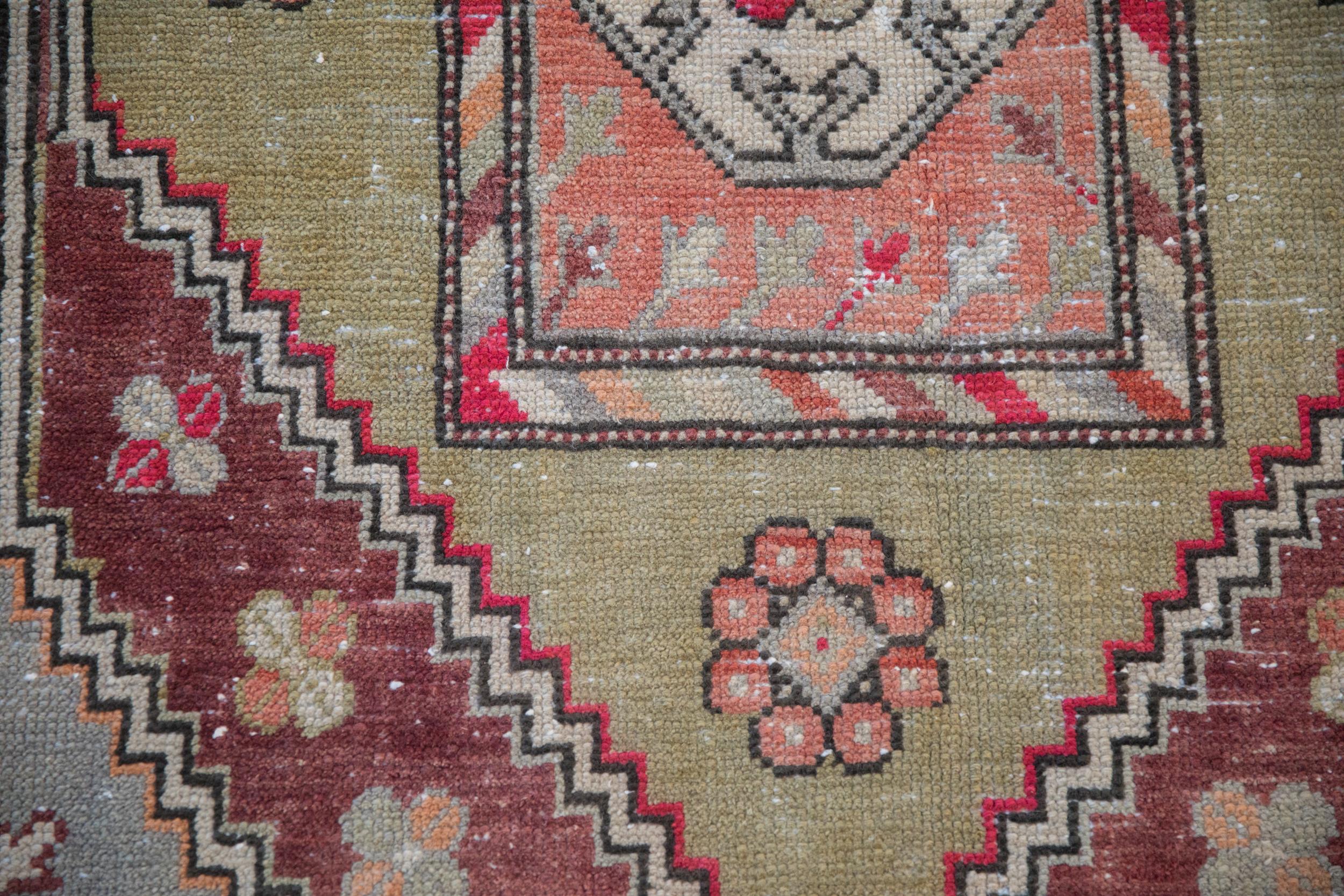 Vintage Distressed Oushak Teppich im Angebot 5