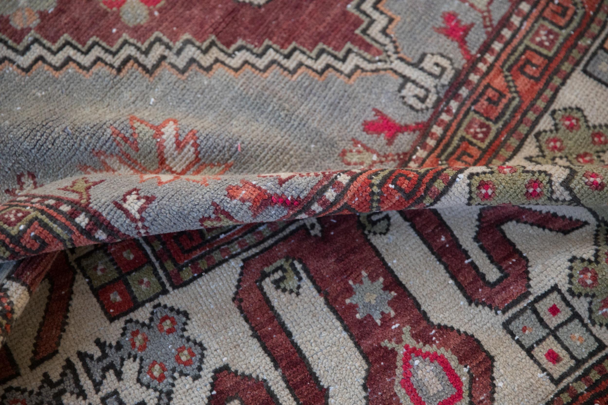 Vintage Distressed Oushak Teppich im Angebot 6