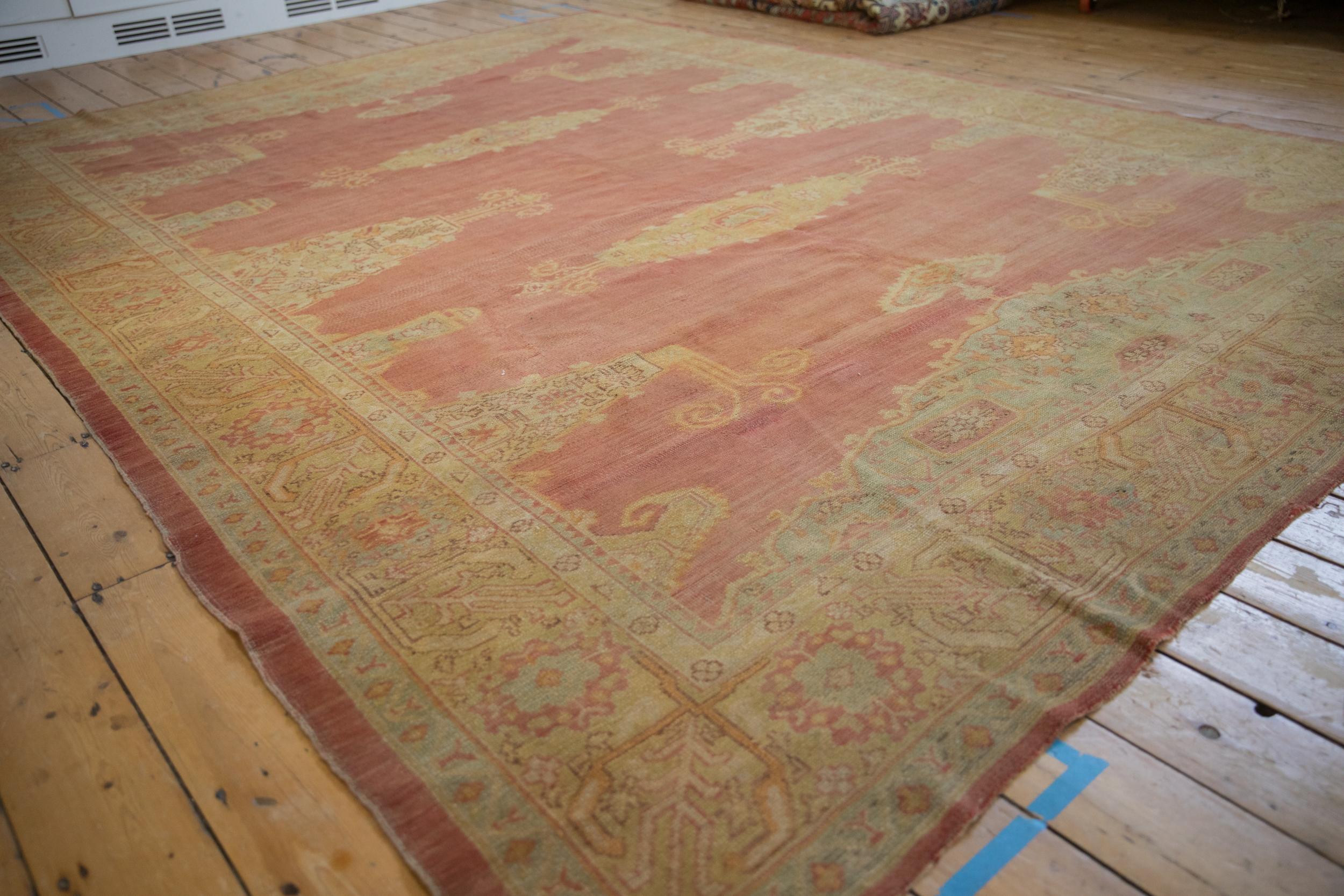 Vintage Distressed Oushak Teppich (Türkisch) im Angebot