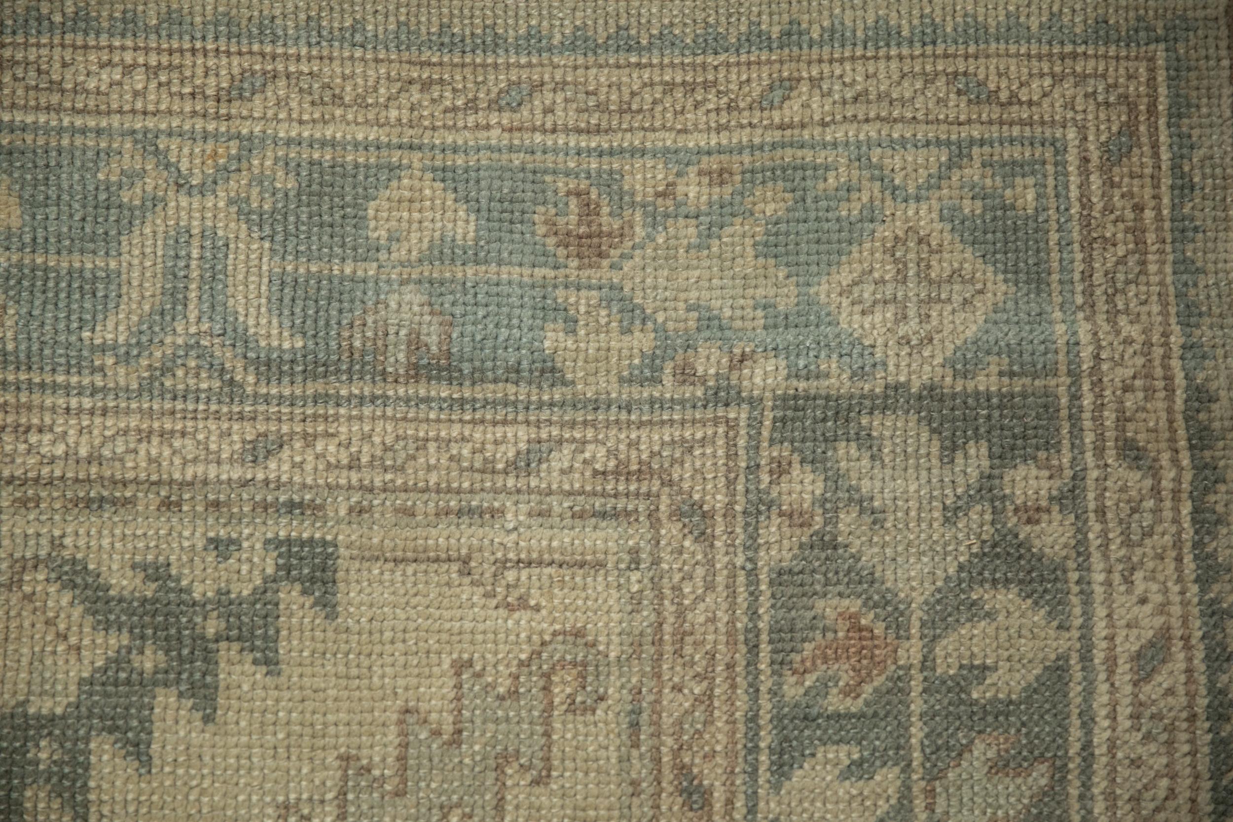 Turco Tappeto Oushak vintage invecchiato in vendita