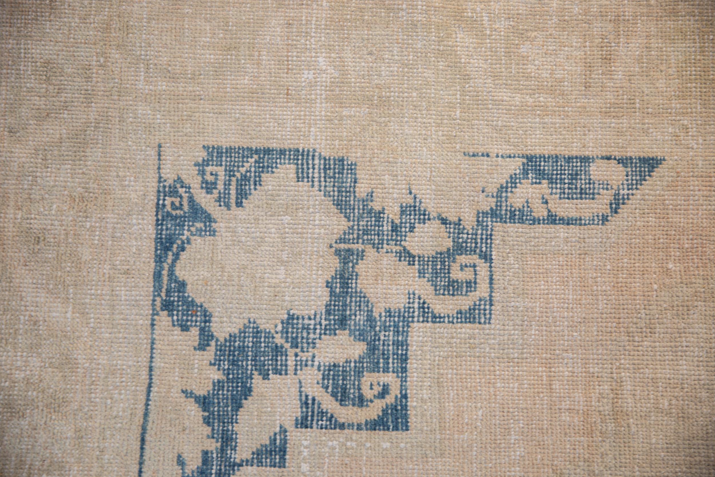 Persiano Tappeto Oushak vintage invecchiato in vendita