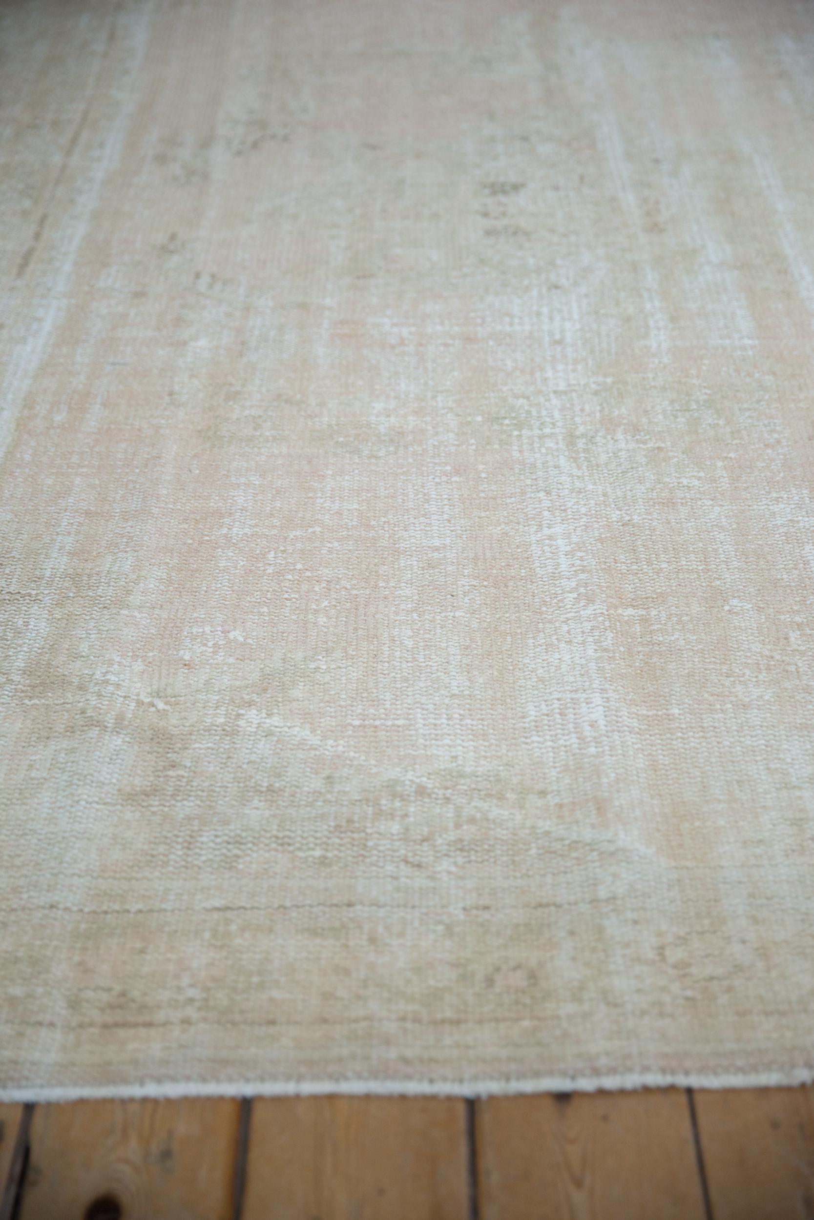 Vintage Distressed Oushak Teppich im Zustand „Relativ gut“ im Angebot in Katonah, NY