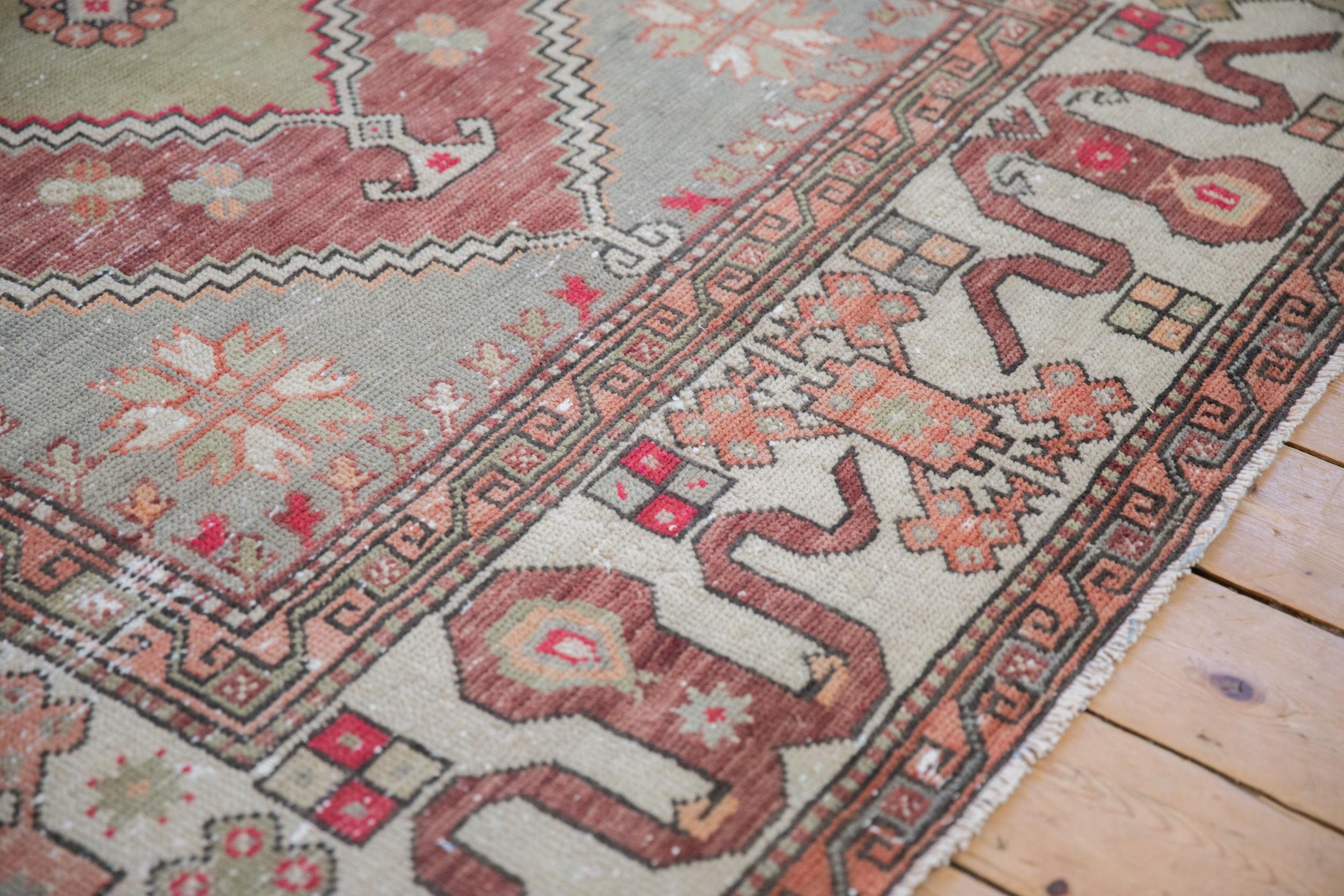 Vintage Distressed Oushak Teppich im Zustand „Relativ gut“ im Angebot in Katonah, NY