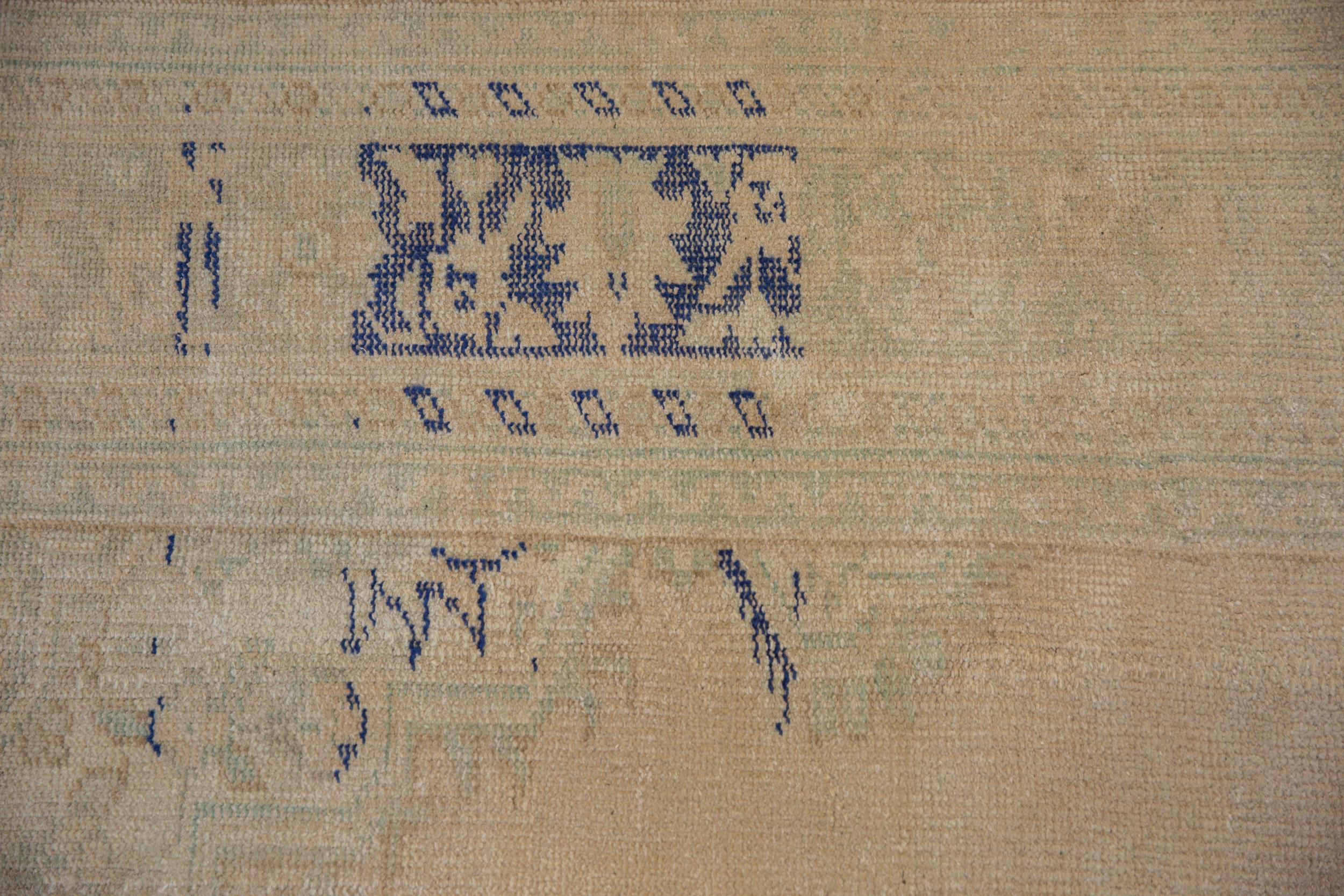 Metà XX secolo Tappeto Oushak vintage invecchiato in vendita