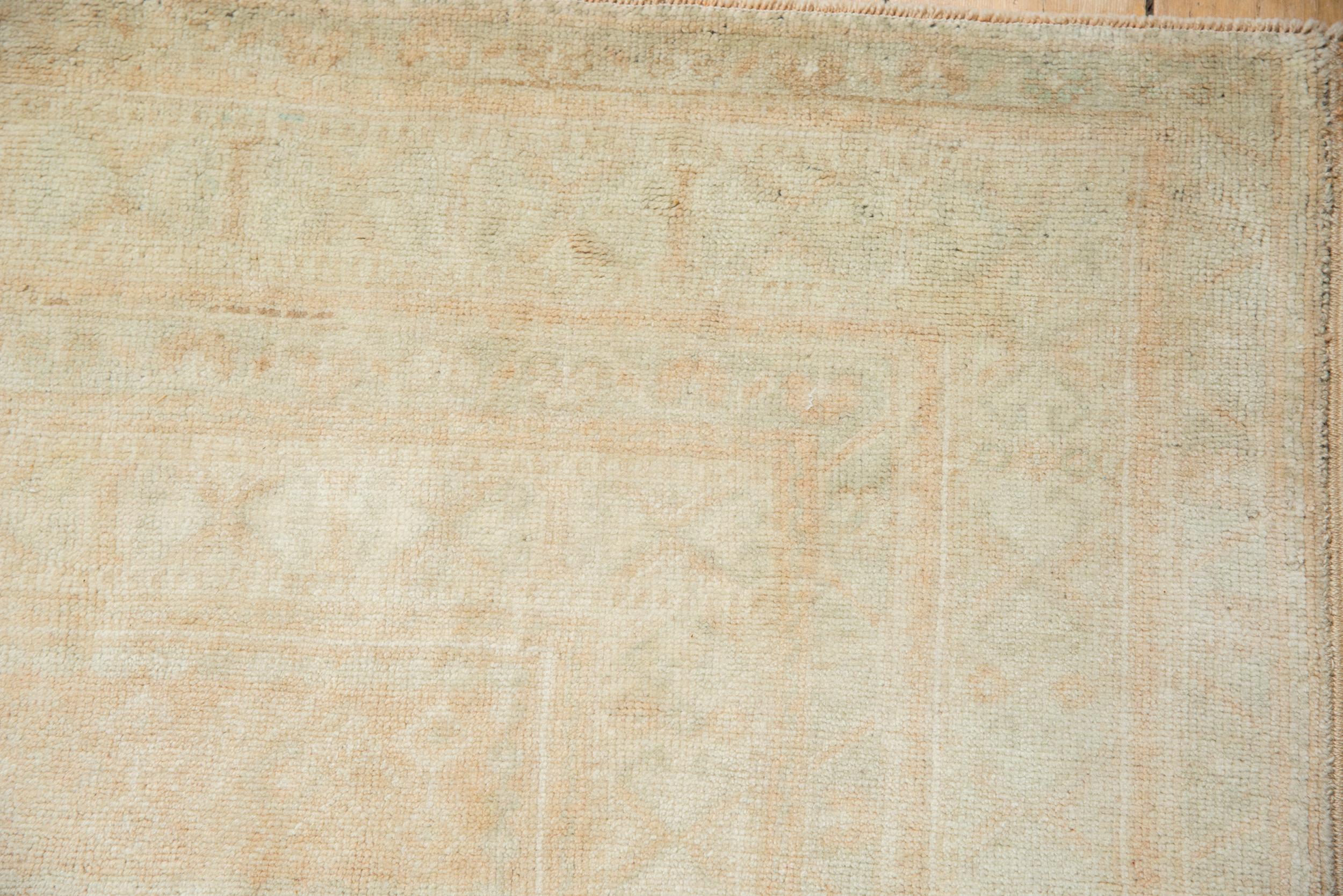 Turco Tappeto Oushak vintage invecchiato in vendita