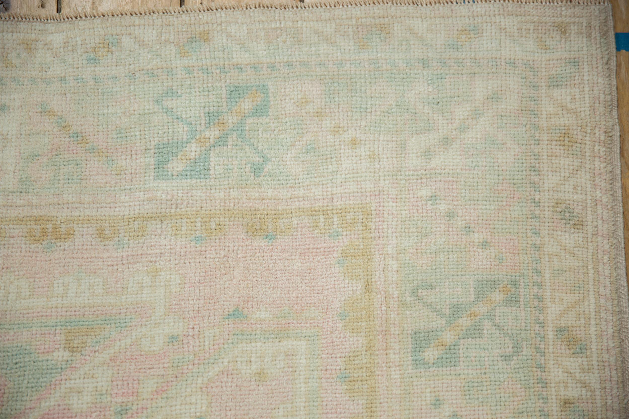 Turco Tappeto Oushak vintage invecchiato in vendita