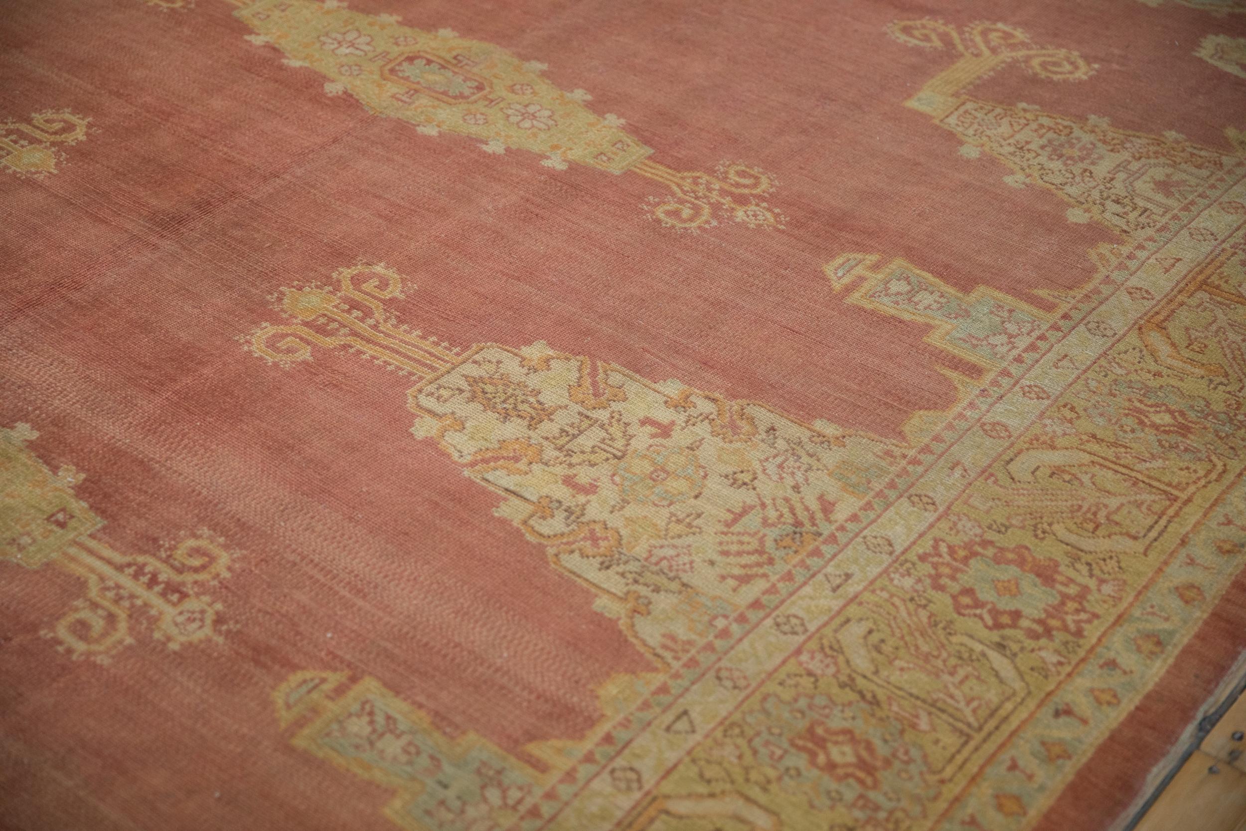 Vintage Distressed Oushak Teppich im Angebot 1